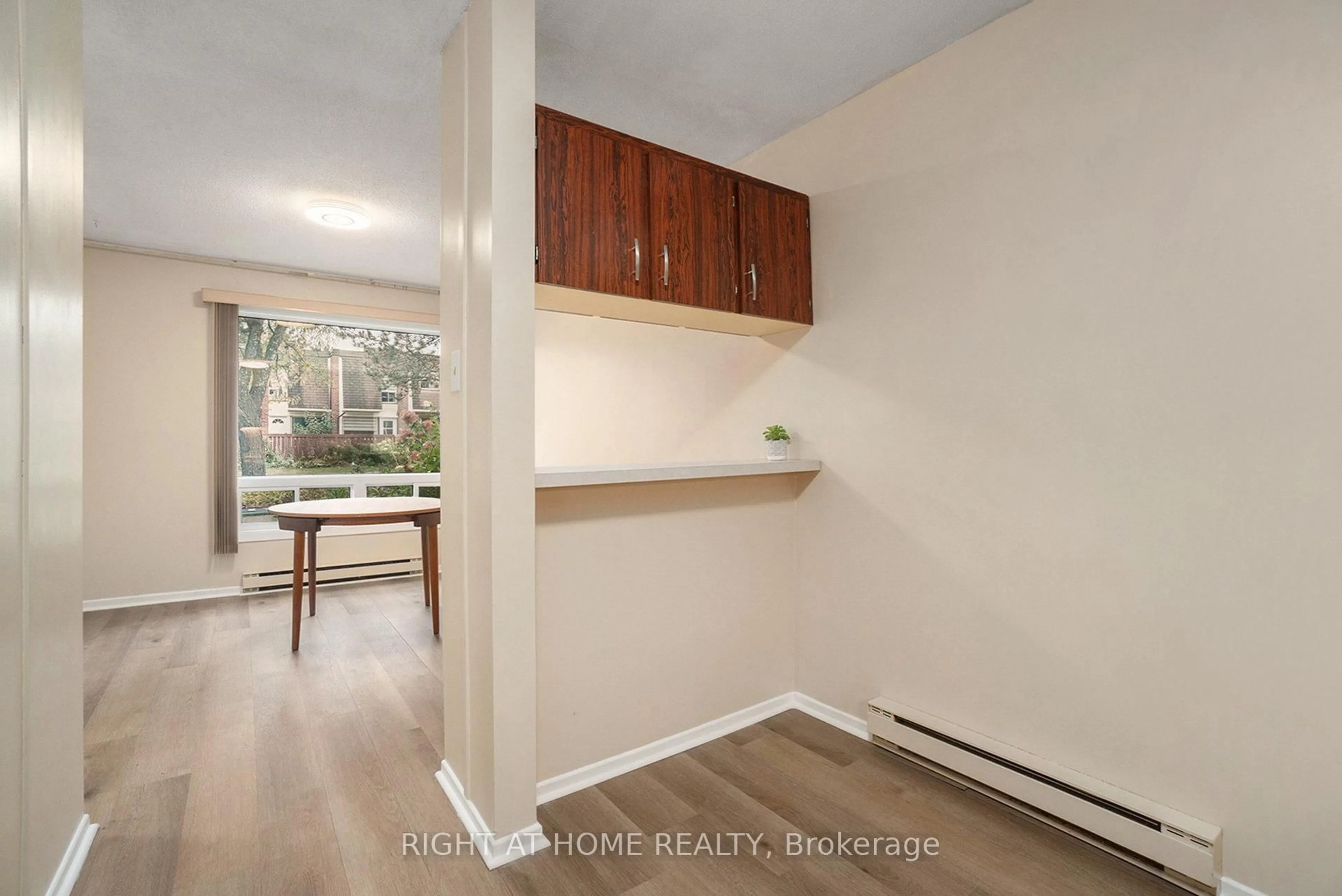 Indoor entryway for 2939 Fairlea Cres #59, Ottawa Ontario K1V 9A5