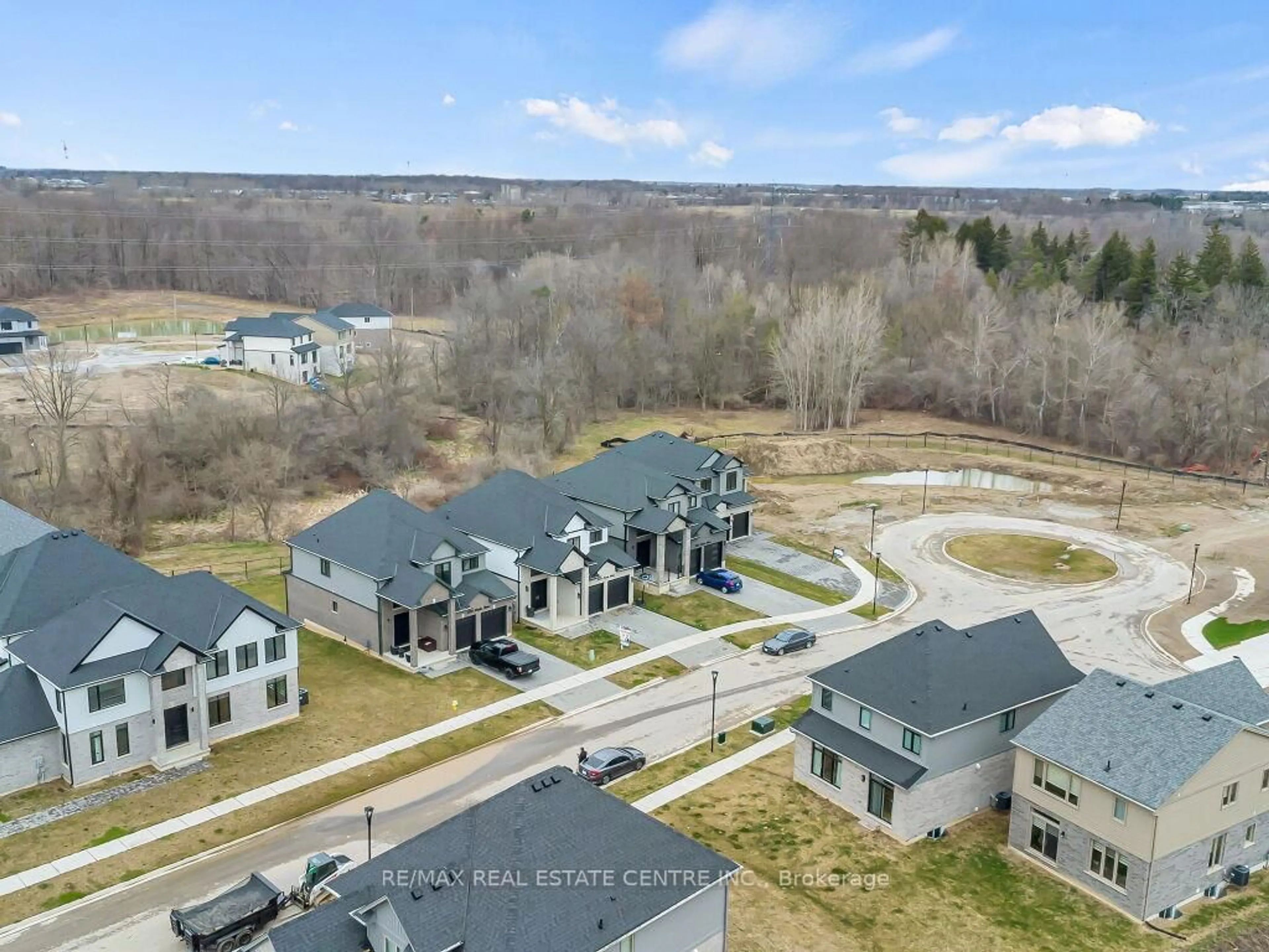 A pic from outside/outdoor area/front of a property/back of a property/a pic from drone, unknown for 3374 Oriole Dr, London South Ontario N6M 0K1
