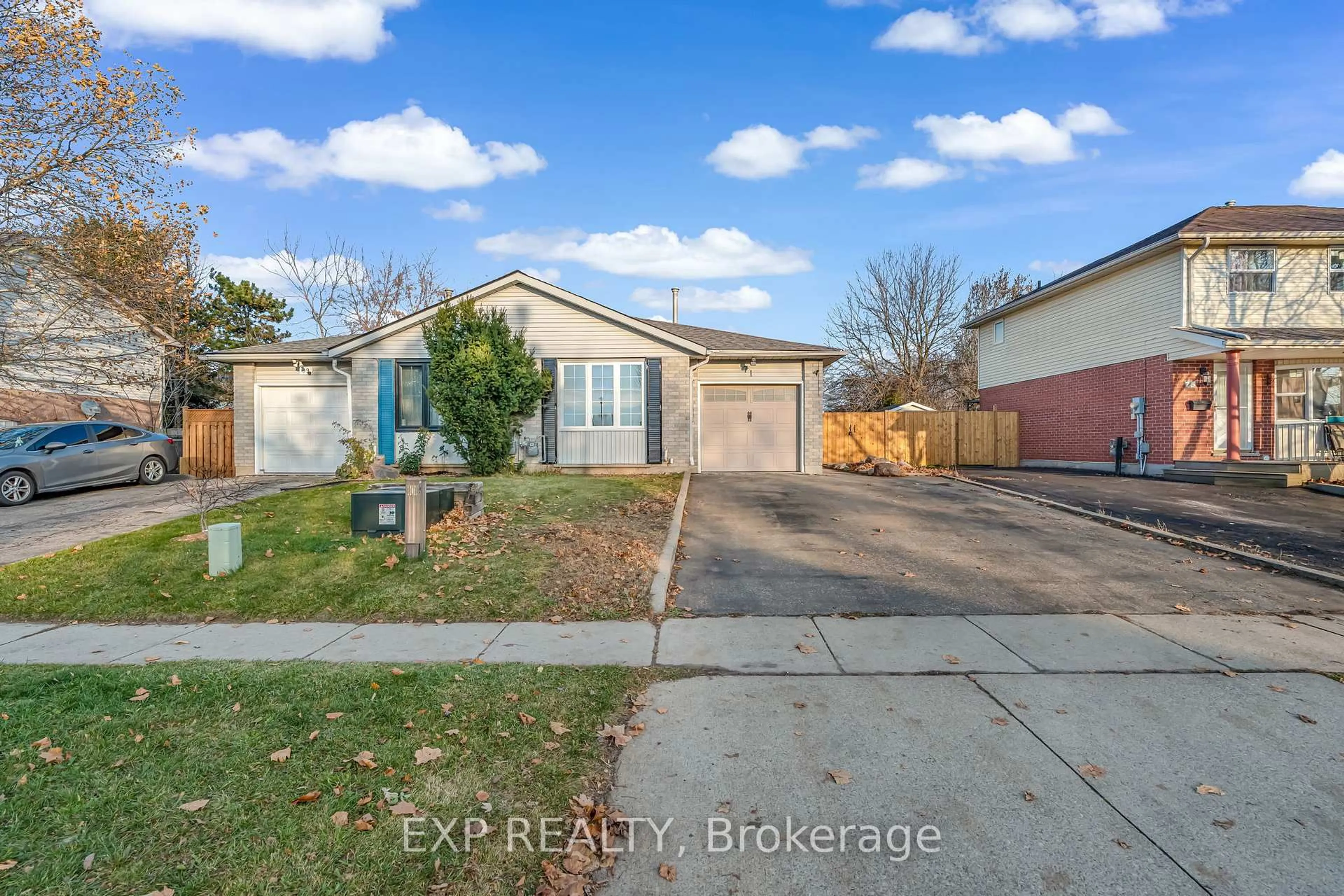A pic from outside/outdoor area/front of a property/back of a property/a pic from drone, street for 71 Edgemere Dr, Cambridge Ontario N1P 1B3
