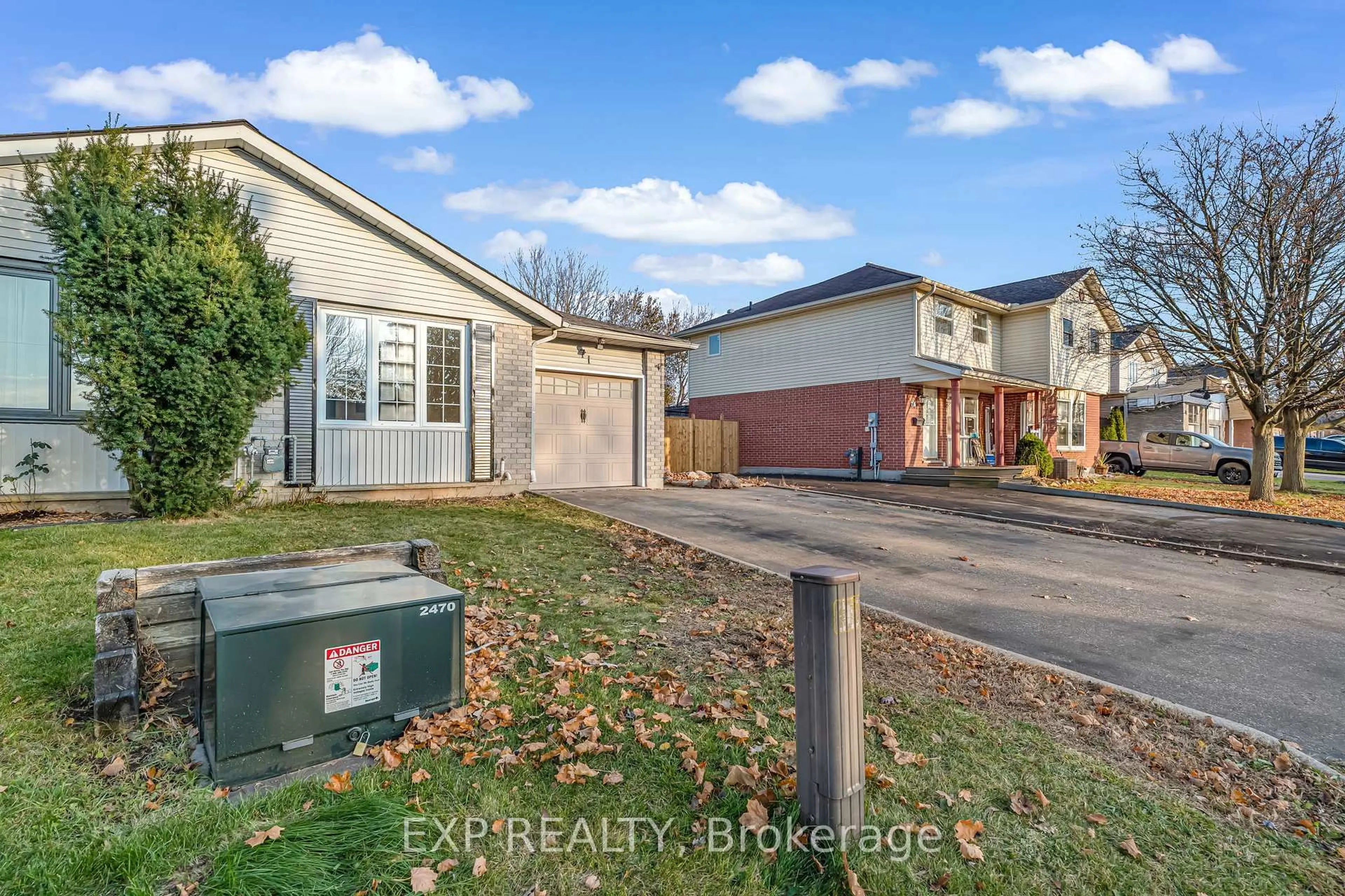 A pic from outside/outdoor area/front of a property/back of a property/a pic from drone, street for 71 Edgemere Dr, Cambridge Ontario N1P 1B3