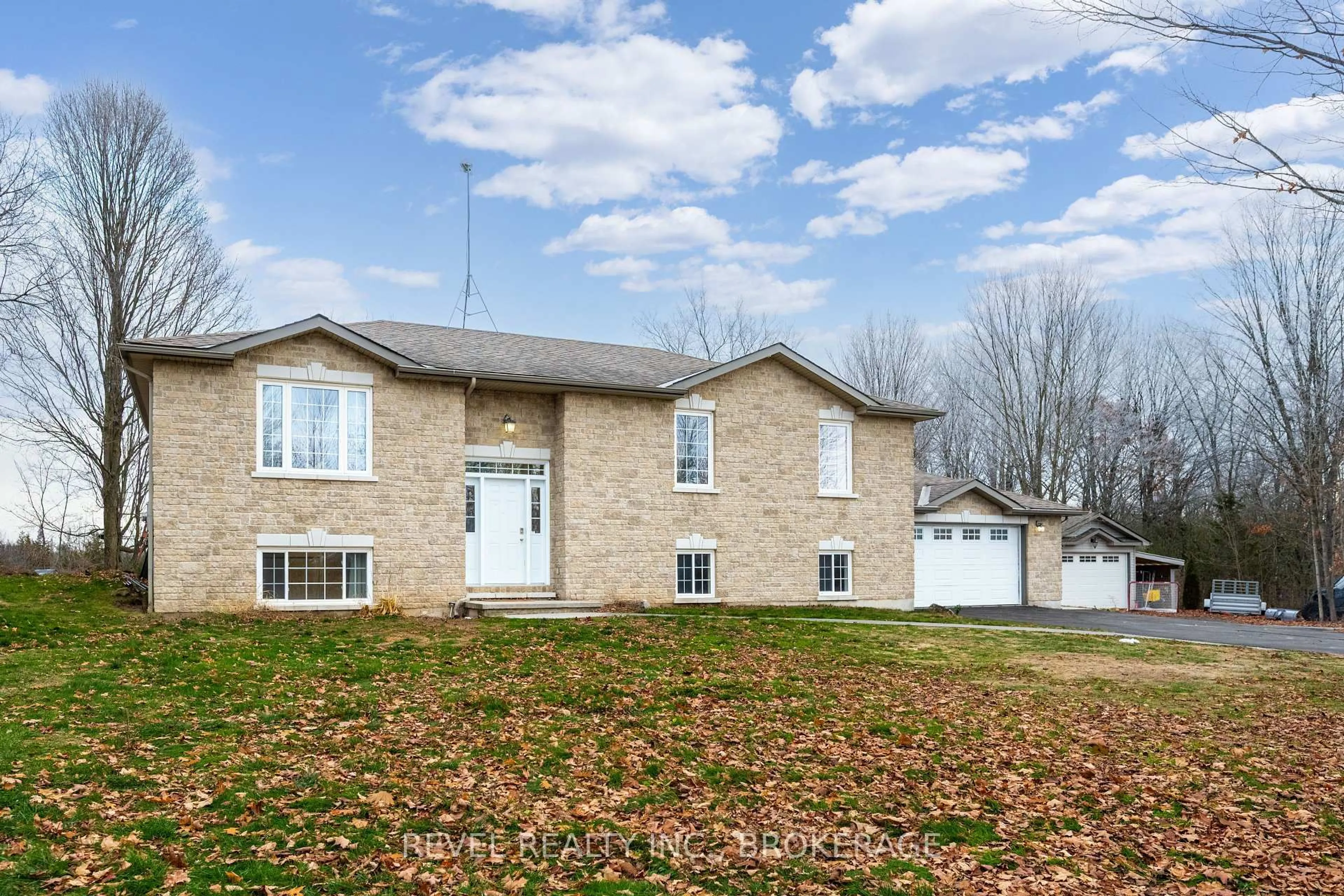 Home with brick exterior material, unknown for 3826 Stage Coach Rd, Sydenham Ontario K0H 2T0