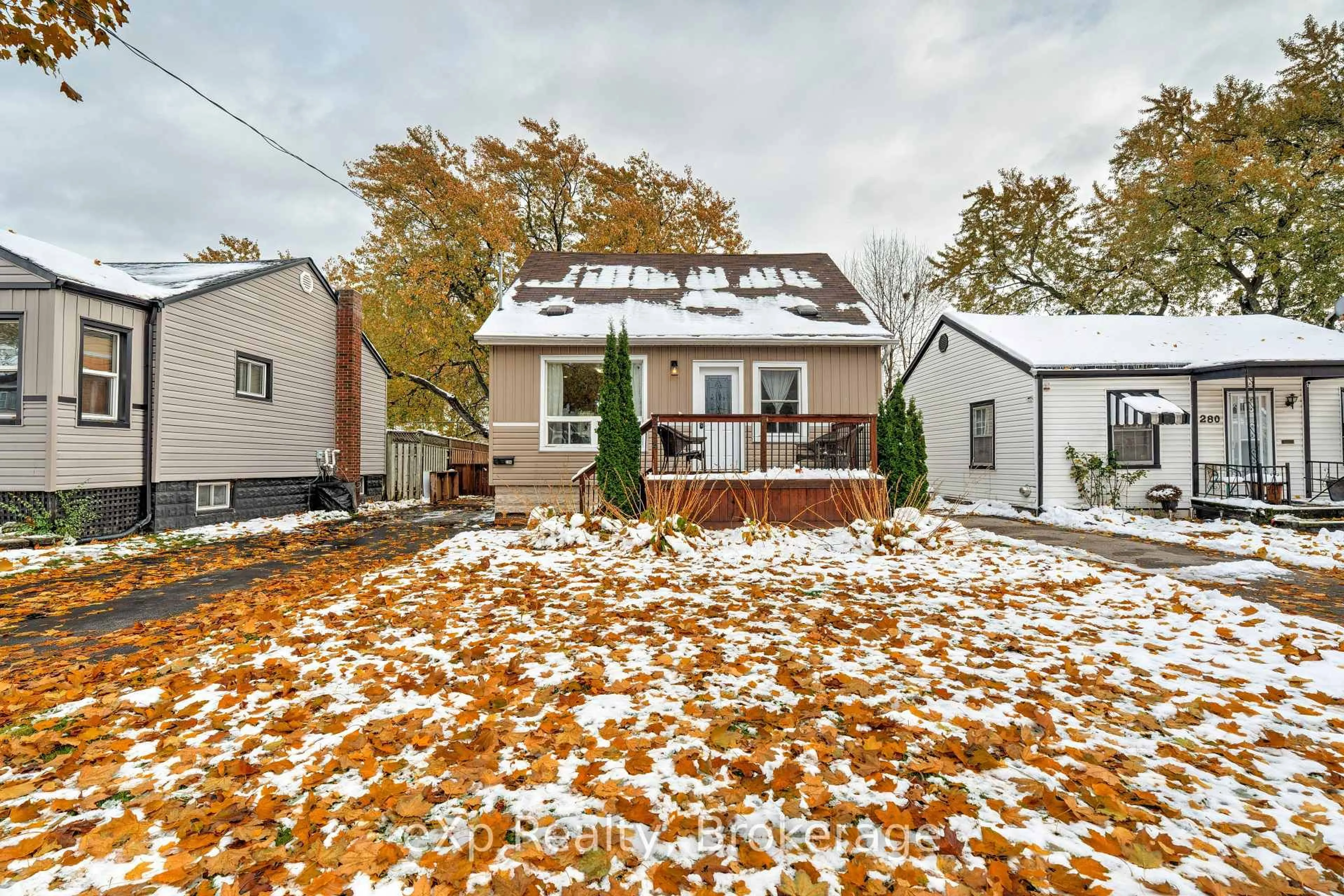 A pic from outside/outdoor area/front of a property/back of a property/a pic from drone, street for 284 Walter Ave, Hamilton Ontario L8H 5R4