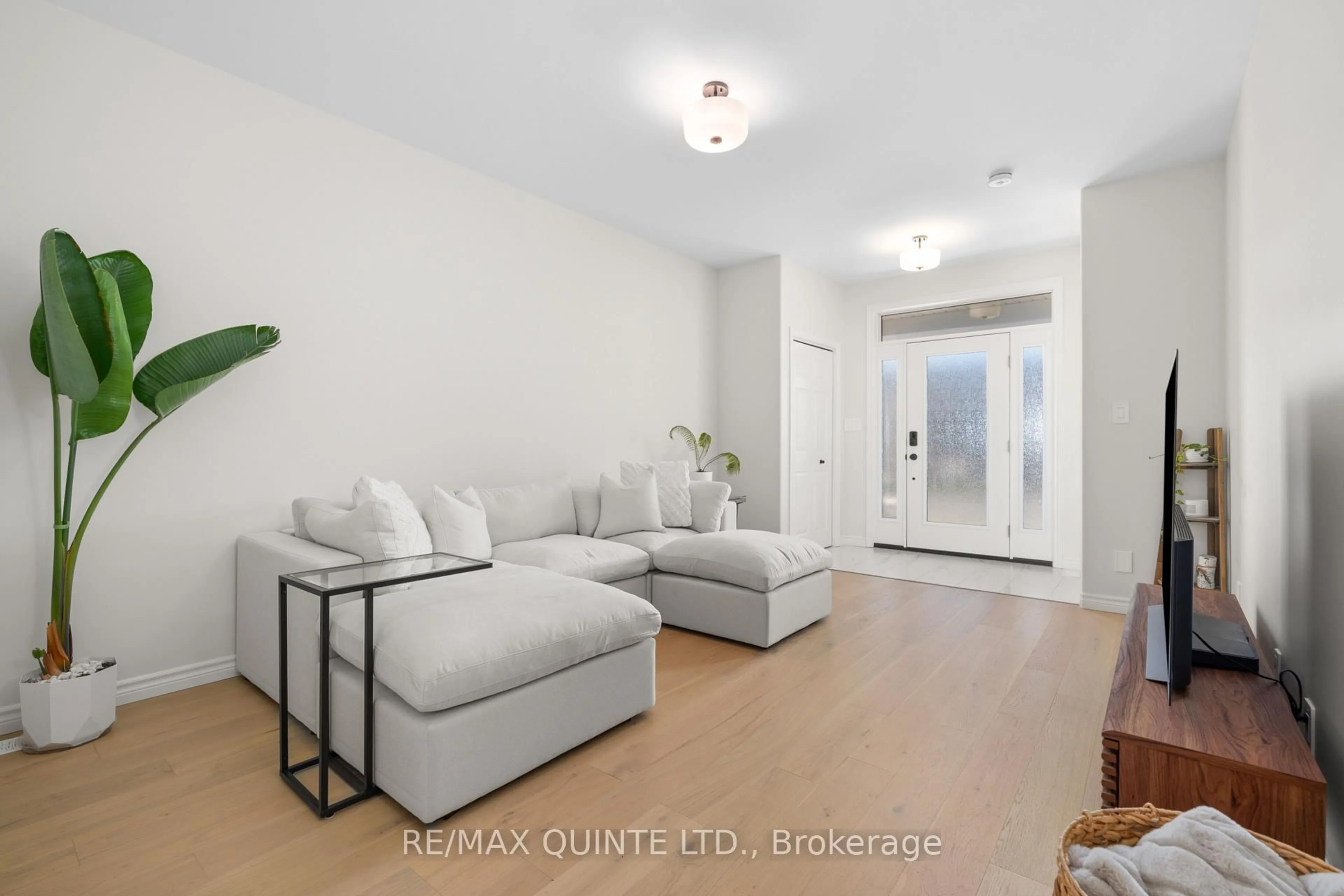 Living room with furniture, unknown for 63 Athabaska Dr, Belleville Ontario K8V 0T1