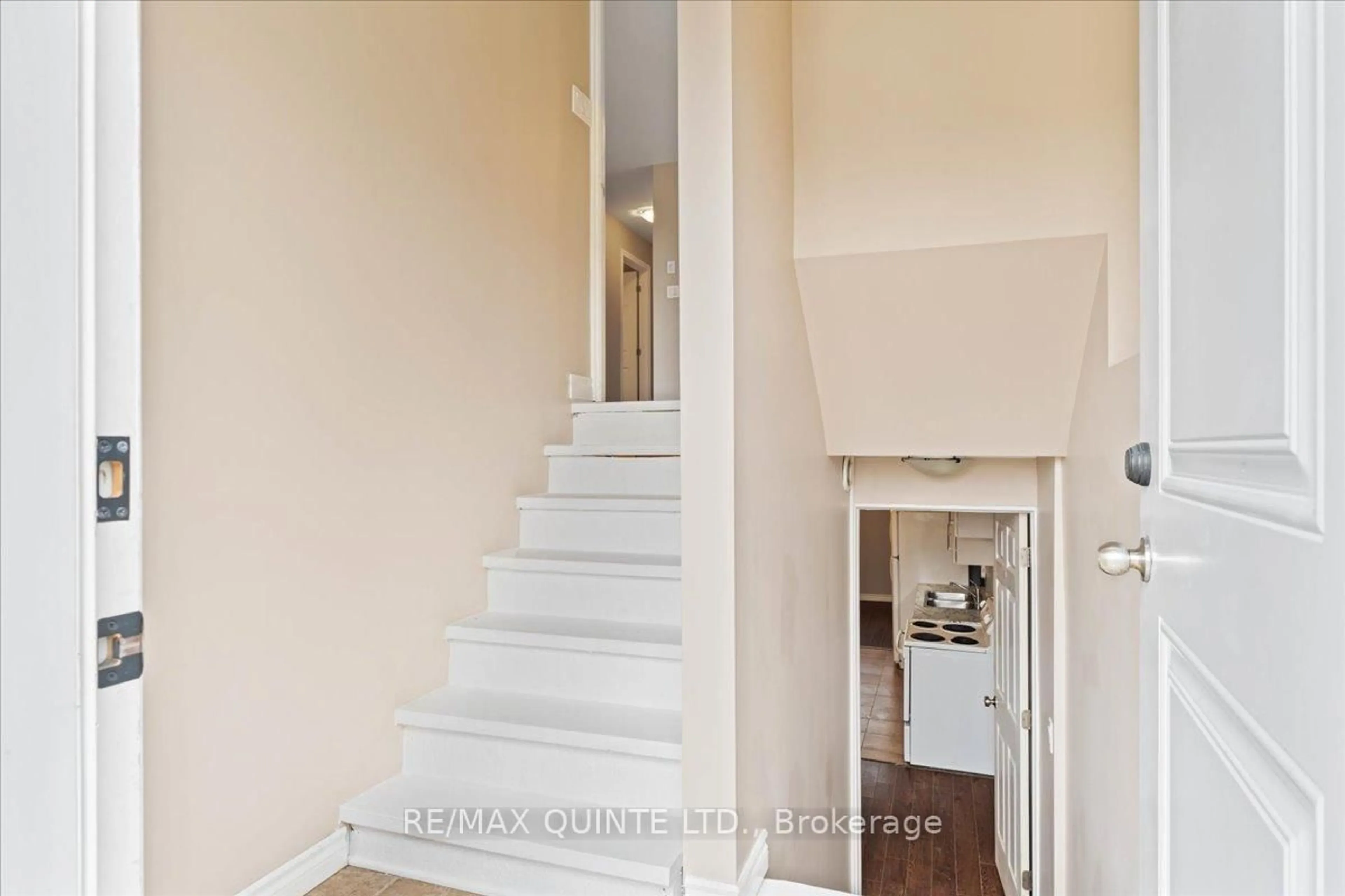 Unknown for 240 College St, Belleville Ontario K8N 2V9