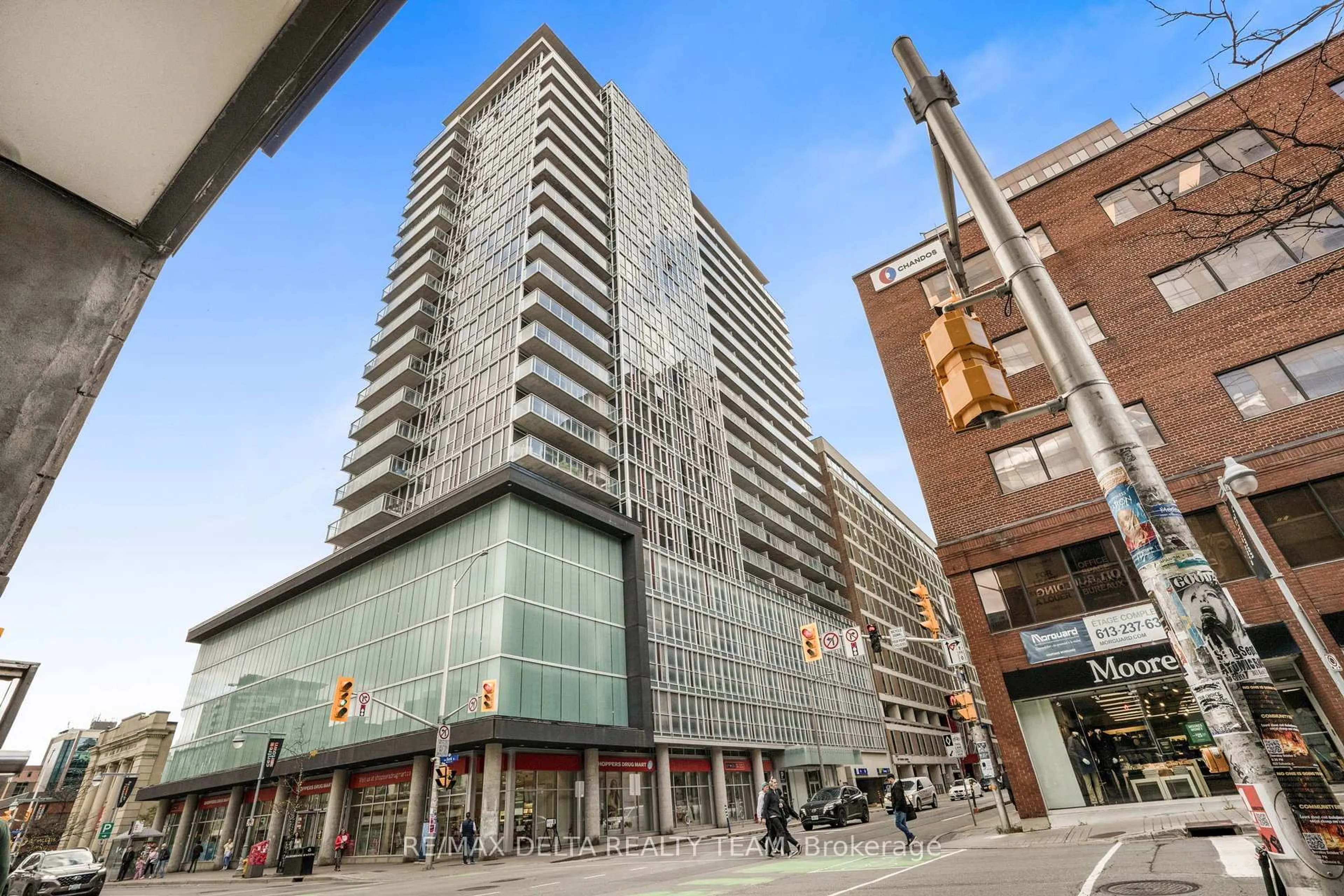 Indoor foyer for 324 Laurier Ave #809, Ottawa Ontario K1P 0A4