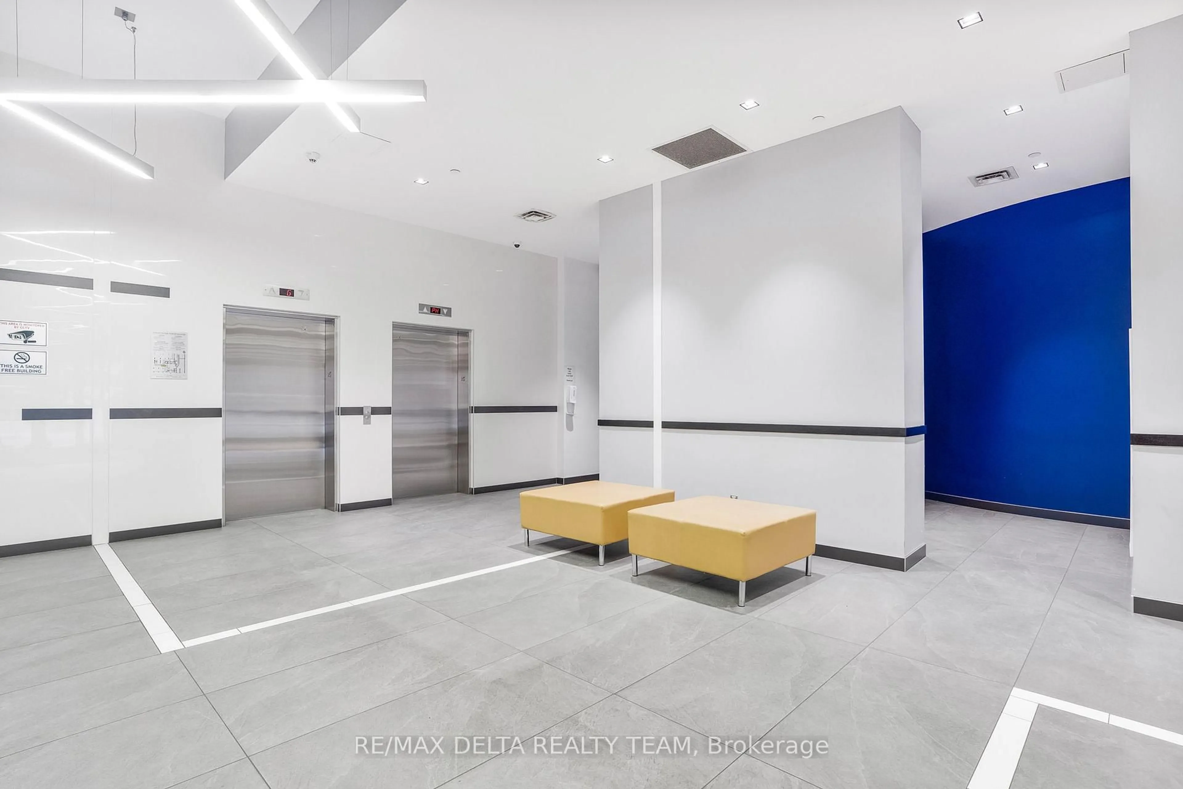 Indoor foyer for 324 Laurier Ave #809, Ottawa Ontario K1P 0A4