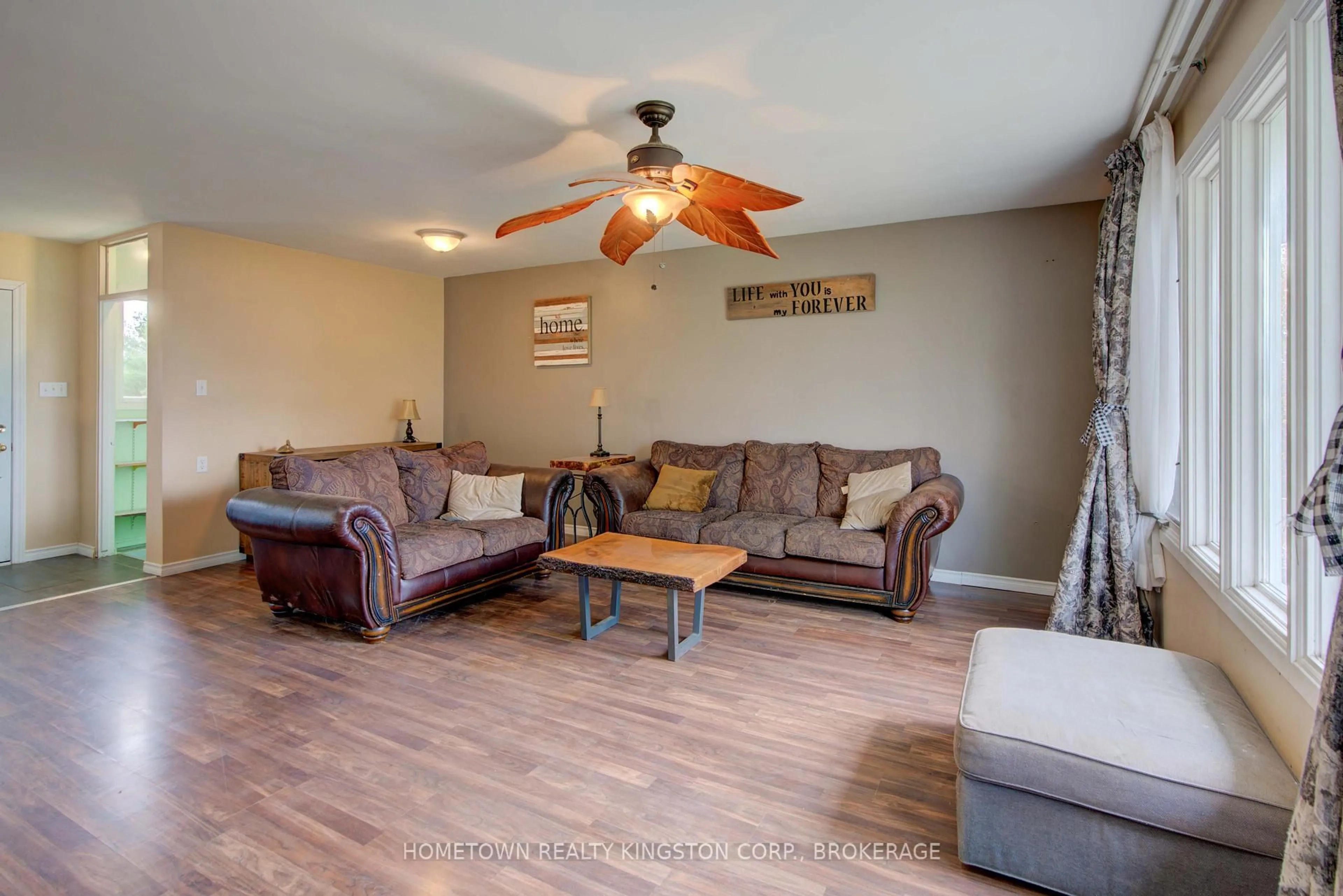 Living room with furniture, unknown for 5314-5316 Highway 38, Harrowsmith Ontario K0H 1V0