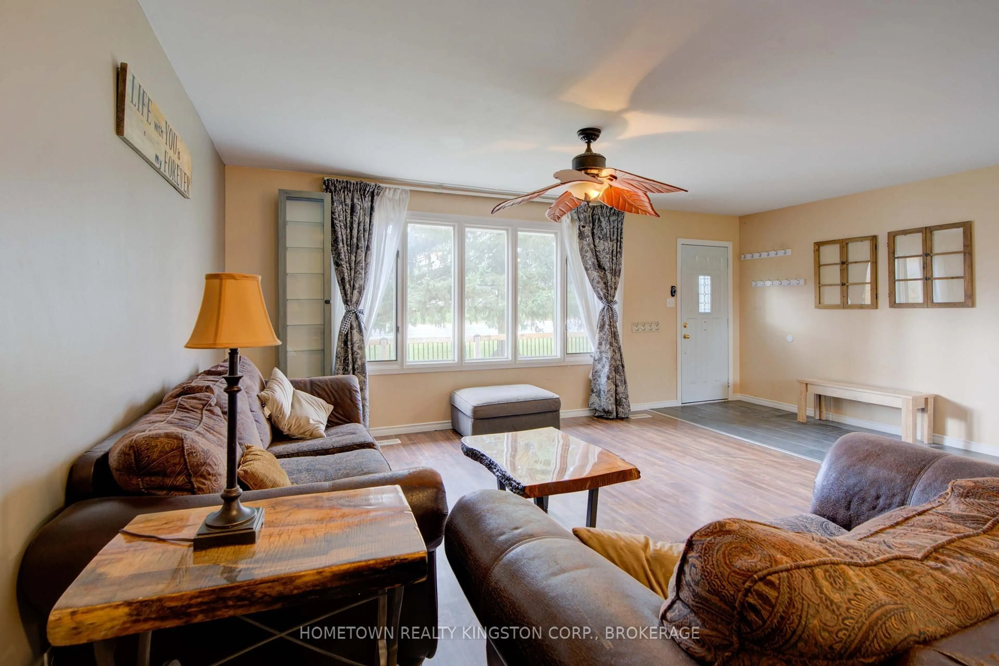 Living room with furniture, unknown for 5314-5316 Highway 38, Harrowsmith Ontario K0H 1V0