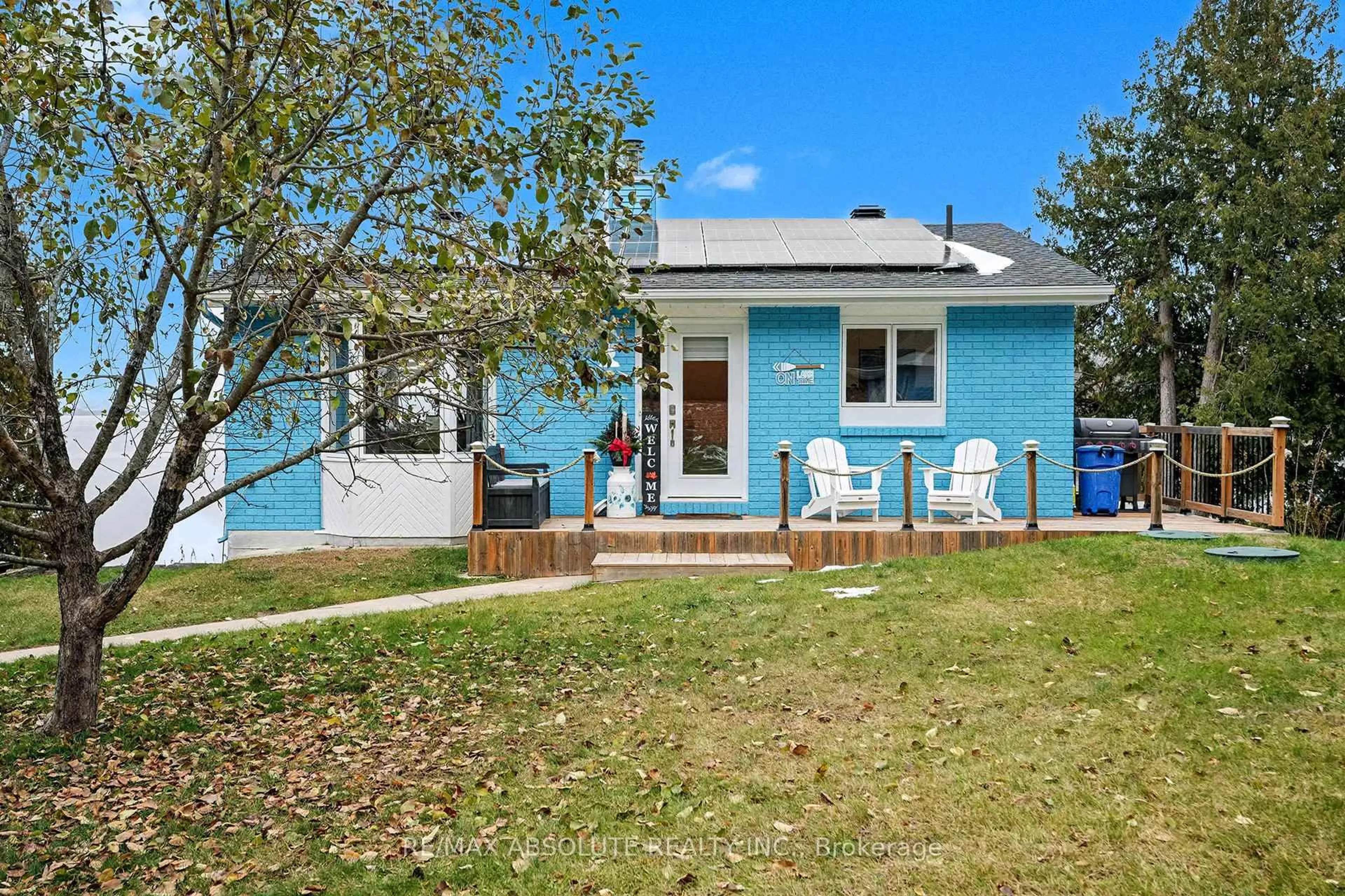 Home with vinyl exterior material, street for 110 Scenic Lane, Ottawa Ontario K0A 3M0