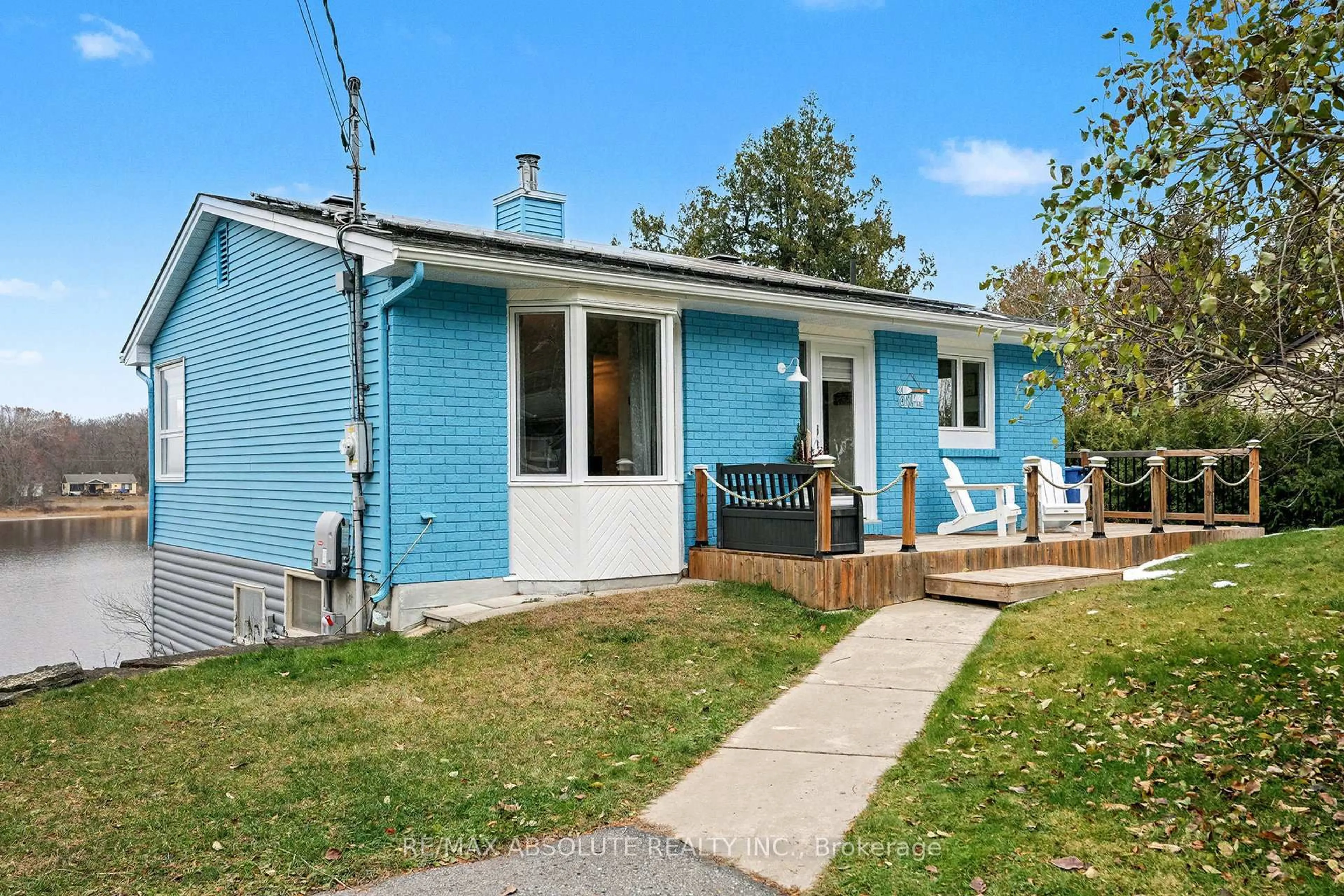 Home with vinyl exterior material, street for 110 Scenic Lane, Ottawa Ontario K0A 3M0