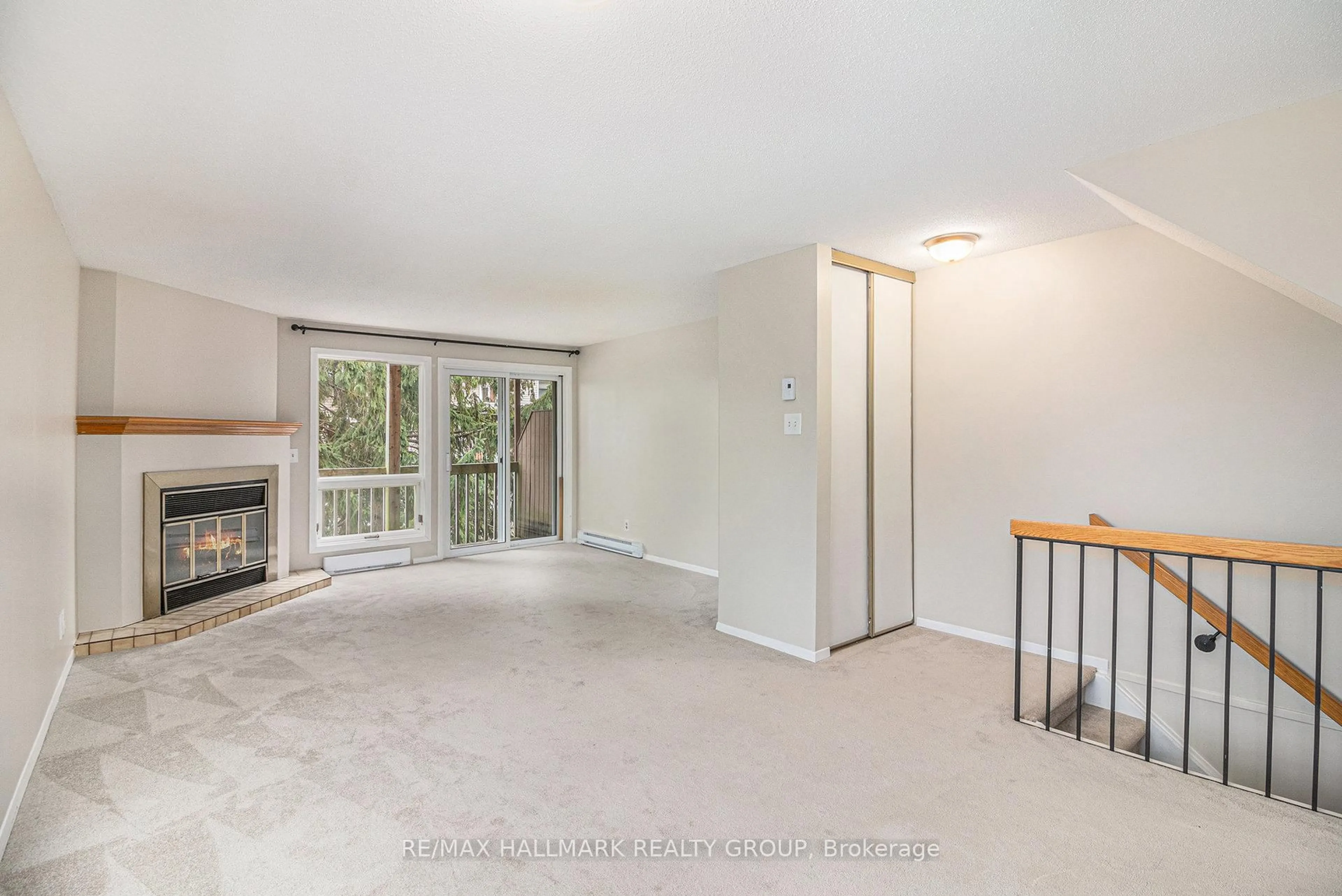 A pic of a room for 6716 Jeanne D'arc Blvd #B, Ottawa Ontario K1C 6E9