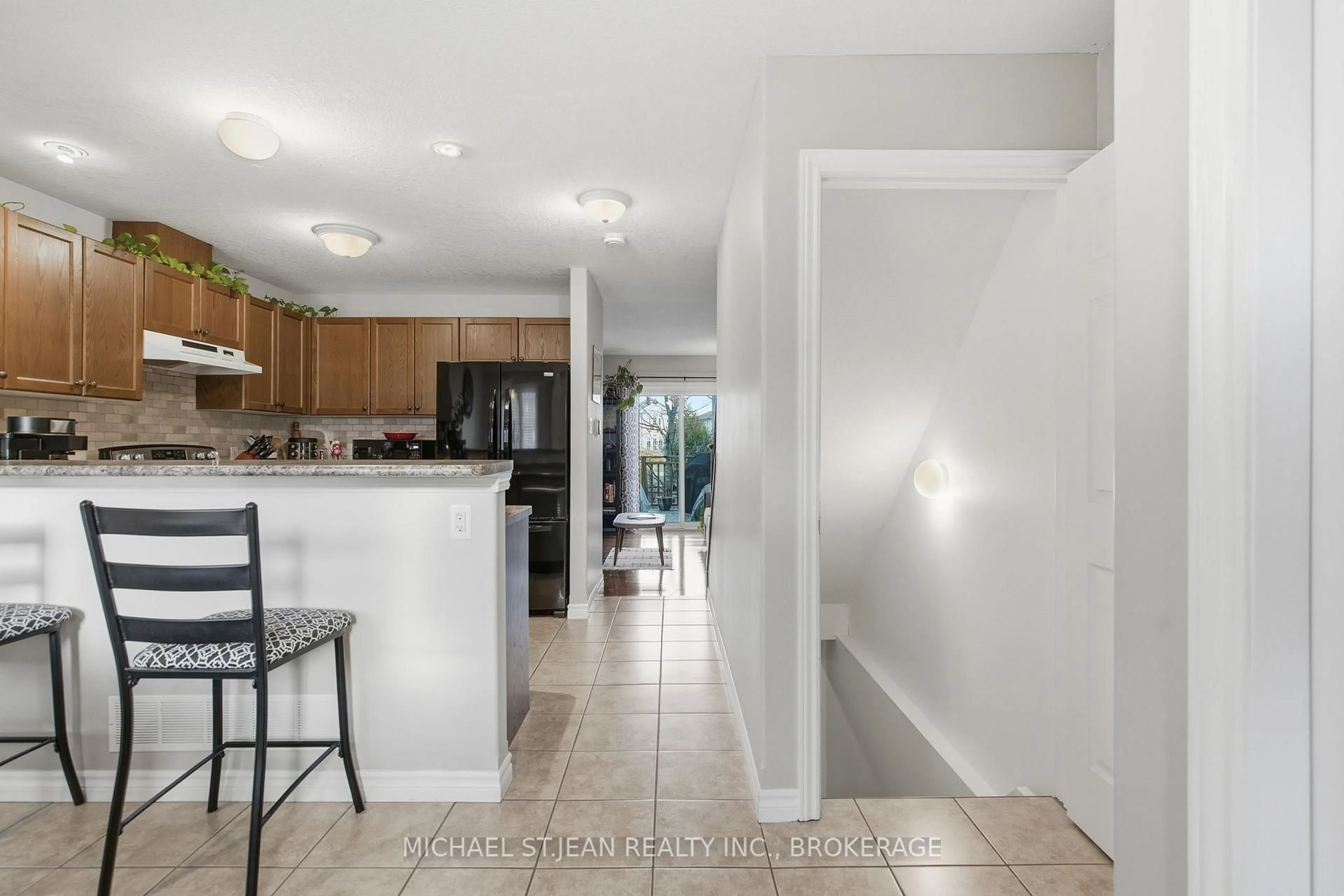 Open concept kitchen, ceramic/tile floor for 10 Foxglove Cres #37, Kitchener Ontario N2E 0E1