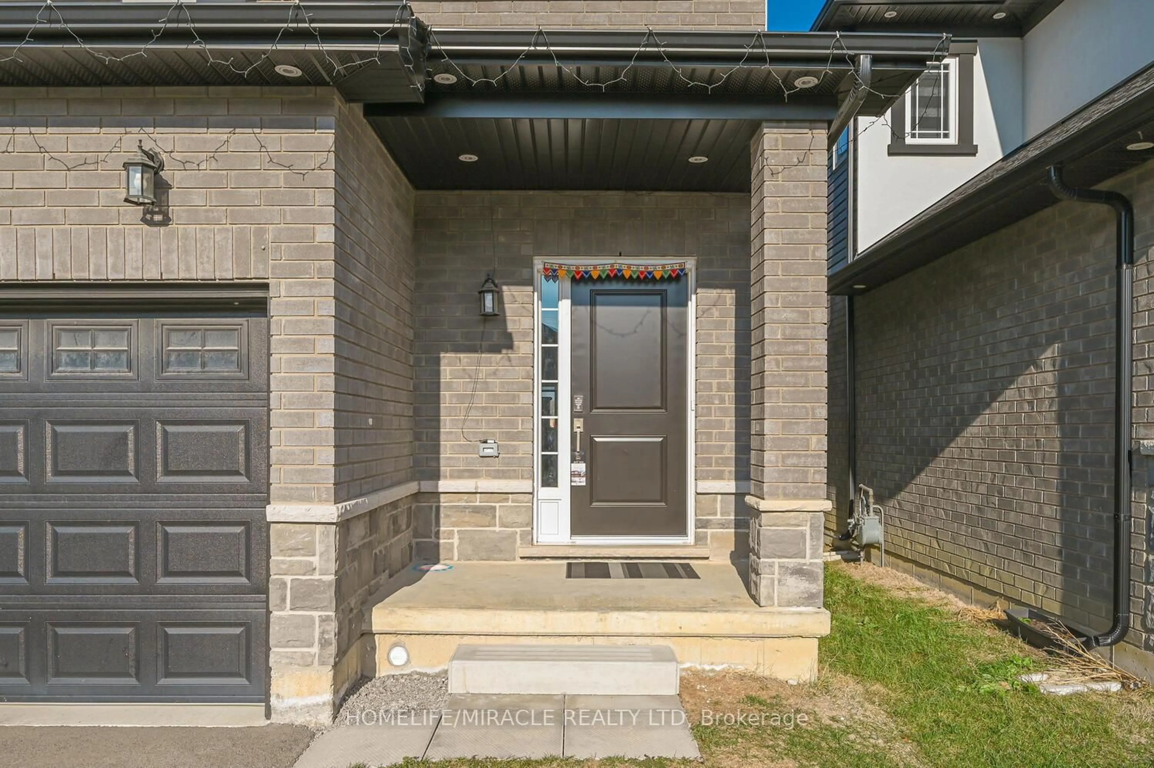 Indoor entryway for 160 Cittadella Blvd, Hamilton Ontario L0R 1P0