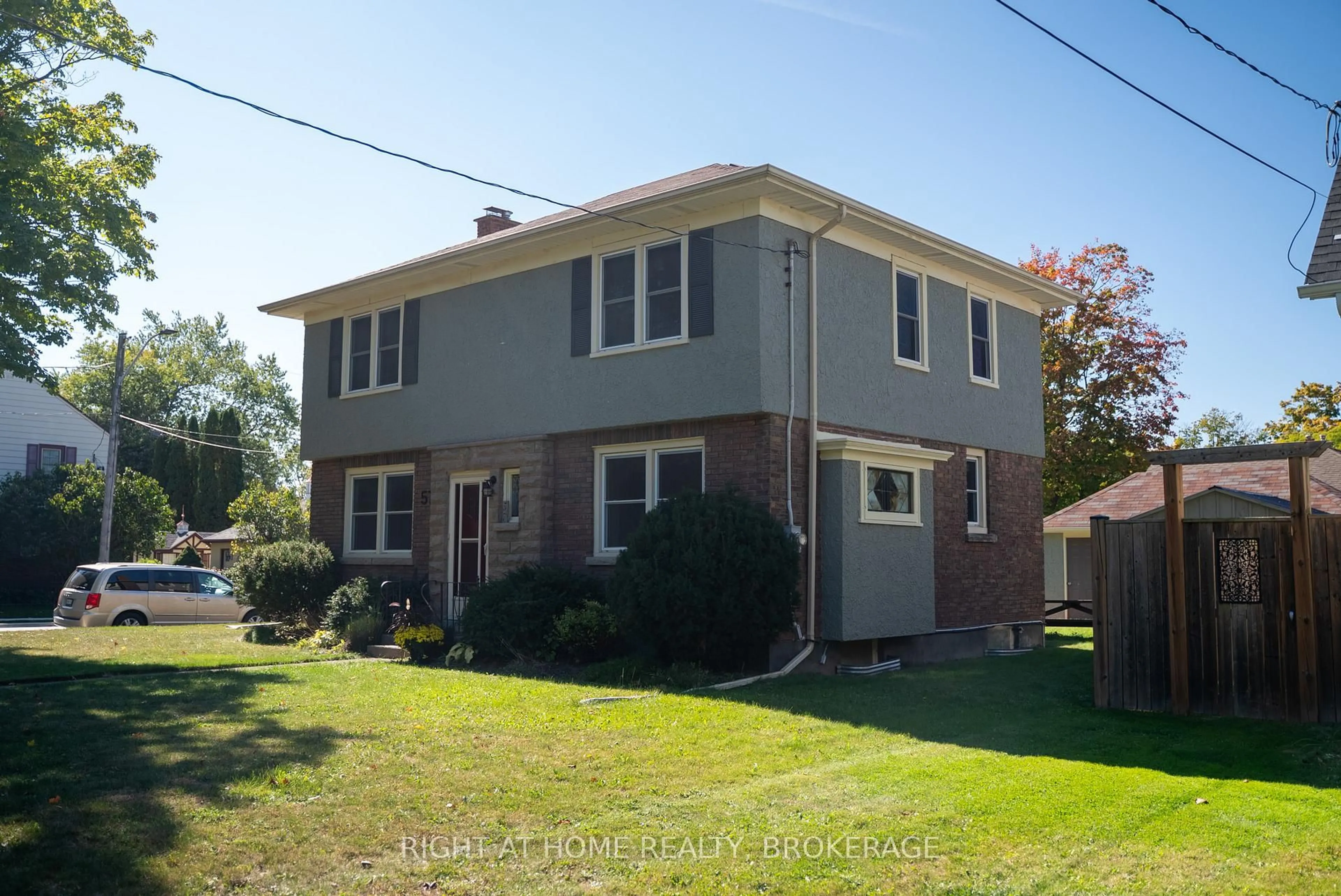 Home with vinyl exterior material, street for 57 Edgar St, Welland Ontario L3C 1S6