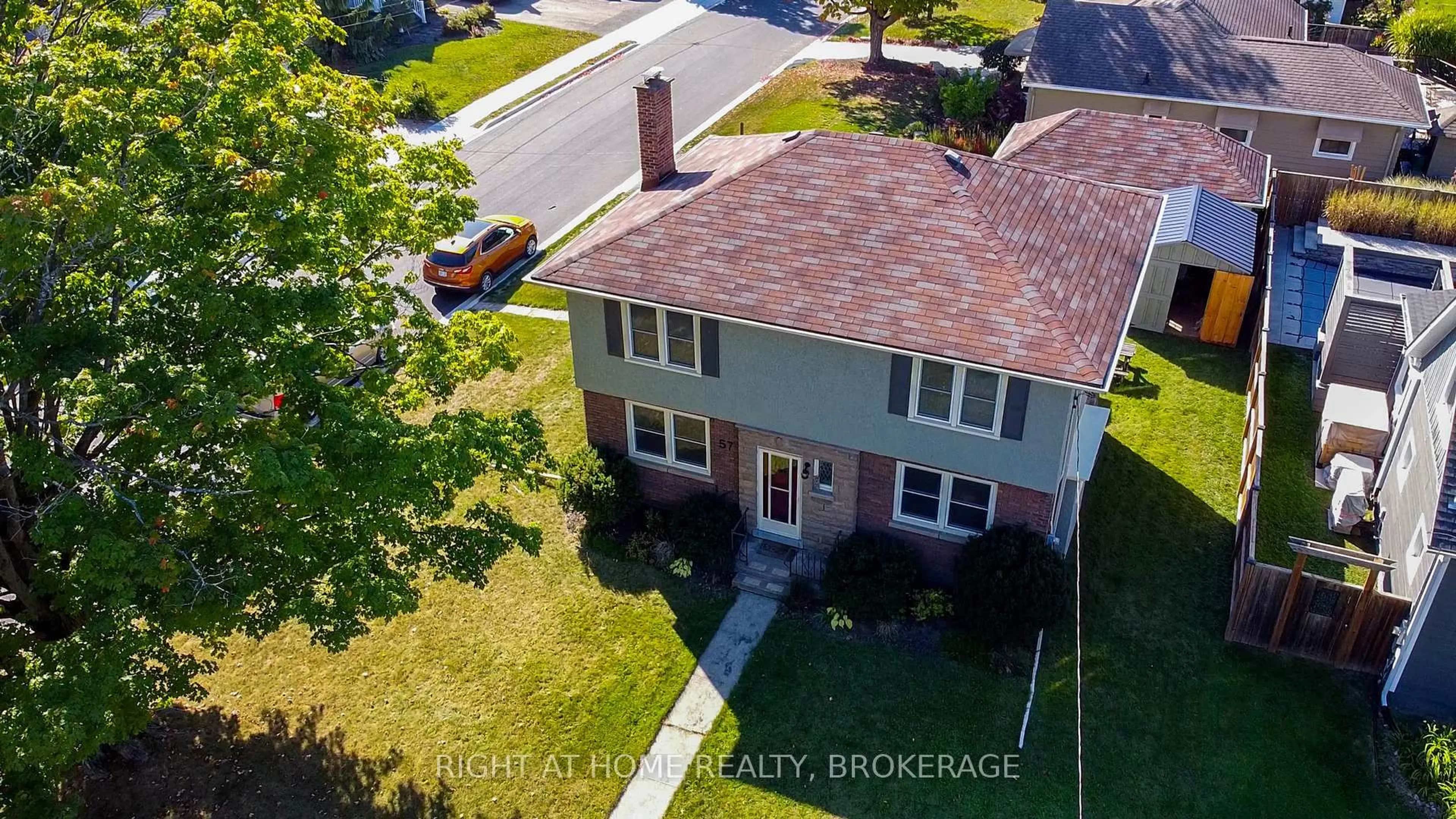 A pic from outside/outdoor area/front of a property/back of a property/a pic from drone, street for 57 Edgar St, Welland Ontario L3C 1S6
