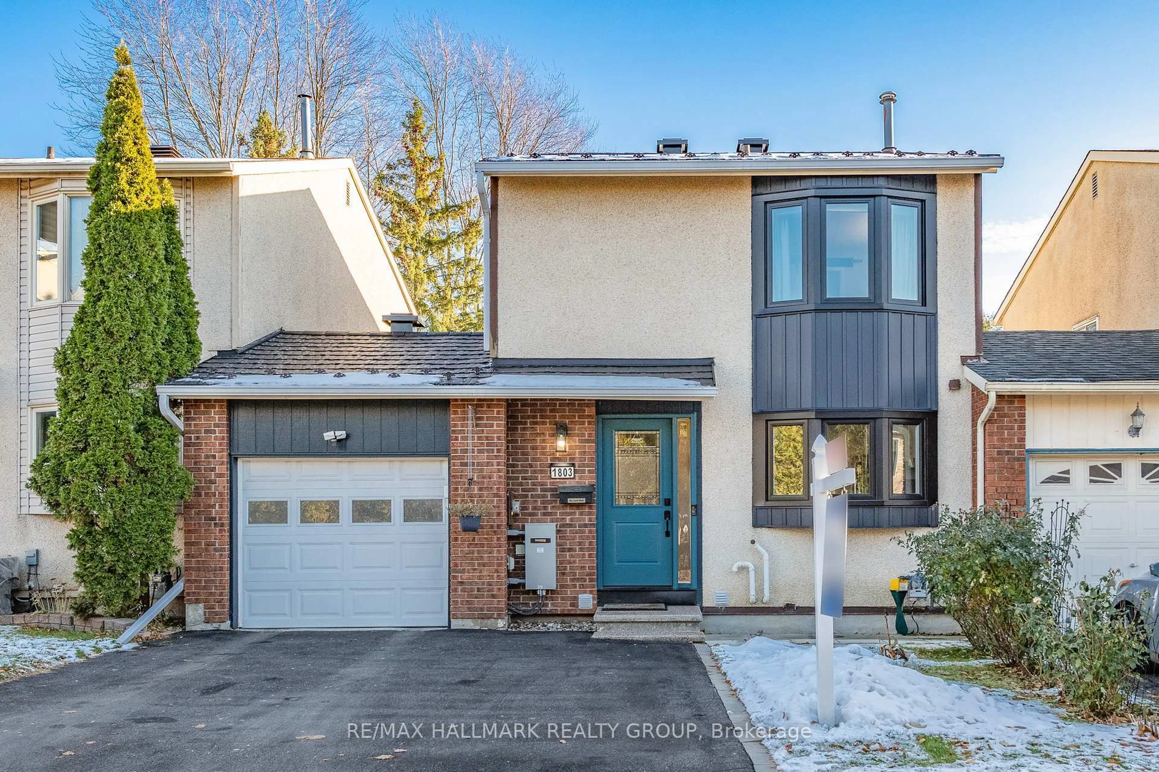 Home with brick exterior material, street for 1803 Lamoureux Dr, Ottawa Ontario K1E 2H3