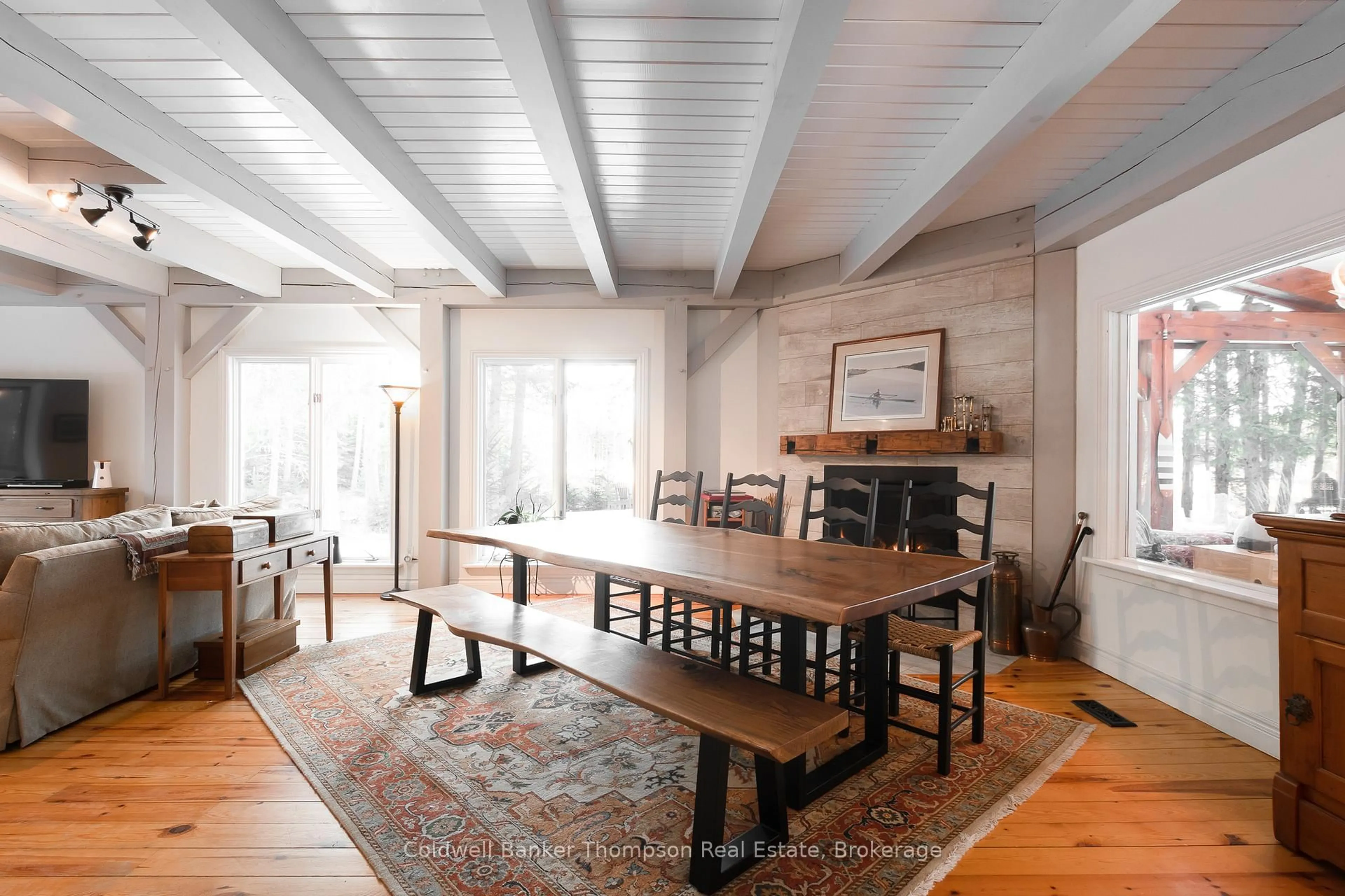Dining room, wood/laminate floor for 1095 Williamsport Rd, Huntsville Ontario P1H 2J4