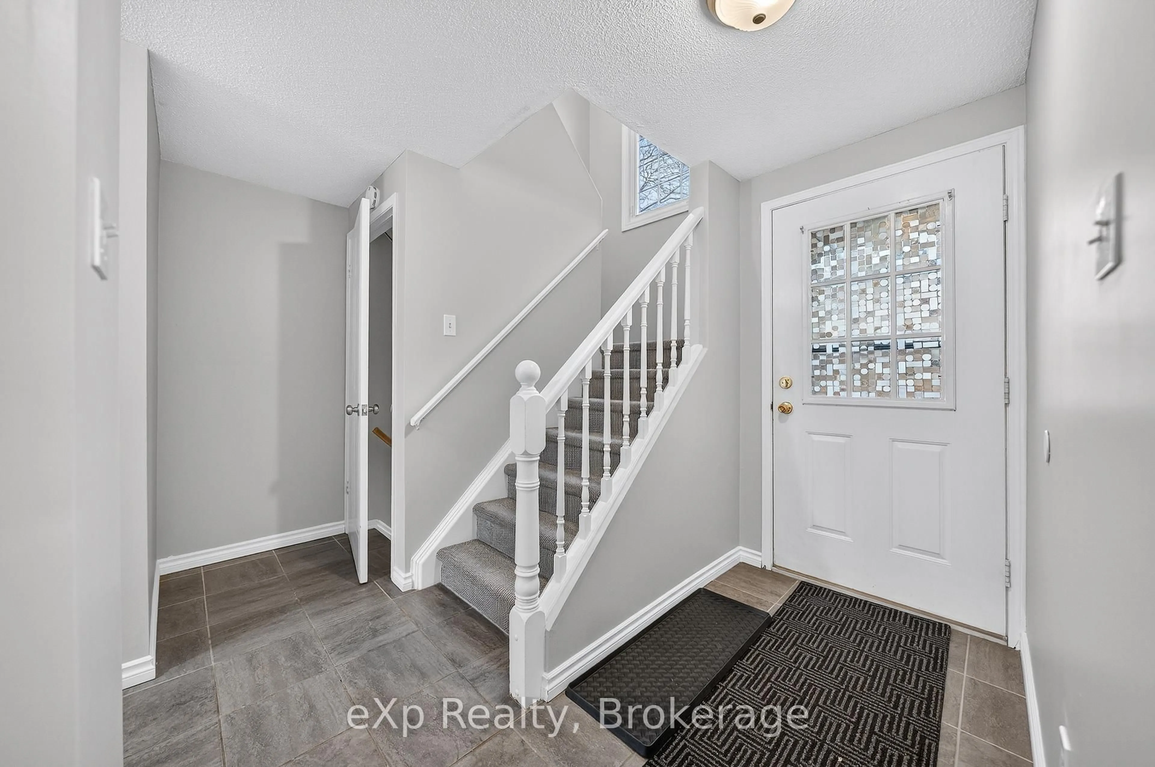 Indoor entryway for 129 Victoria Rd #75, Guelph Ontario N1E 6V4