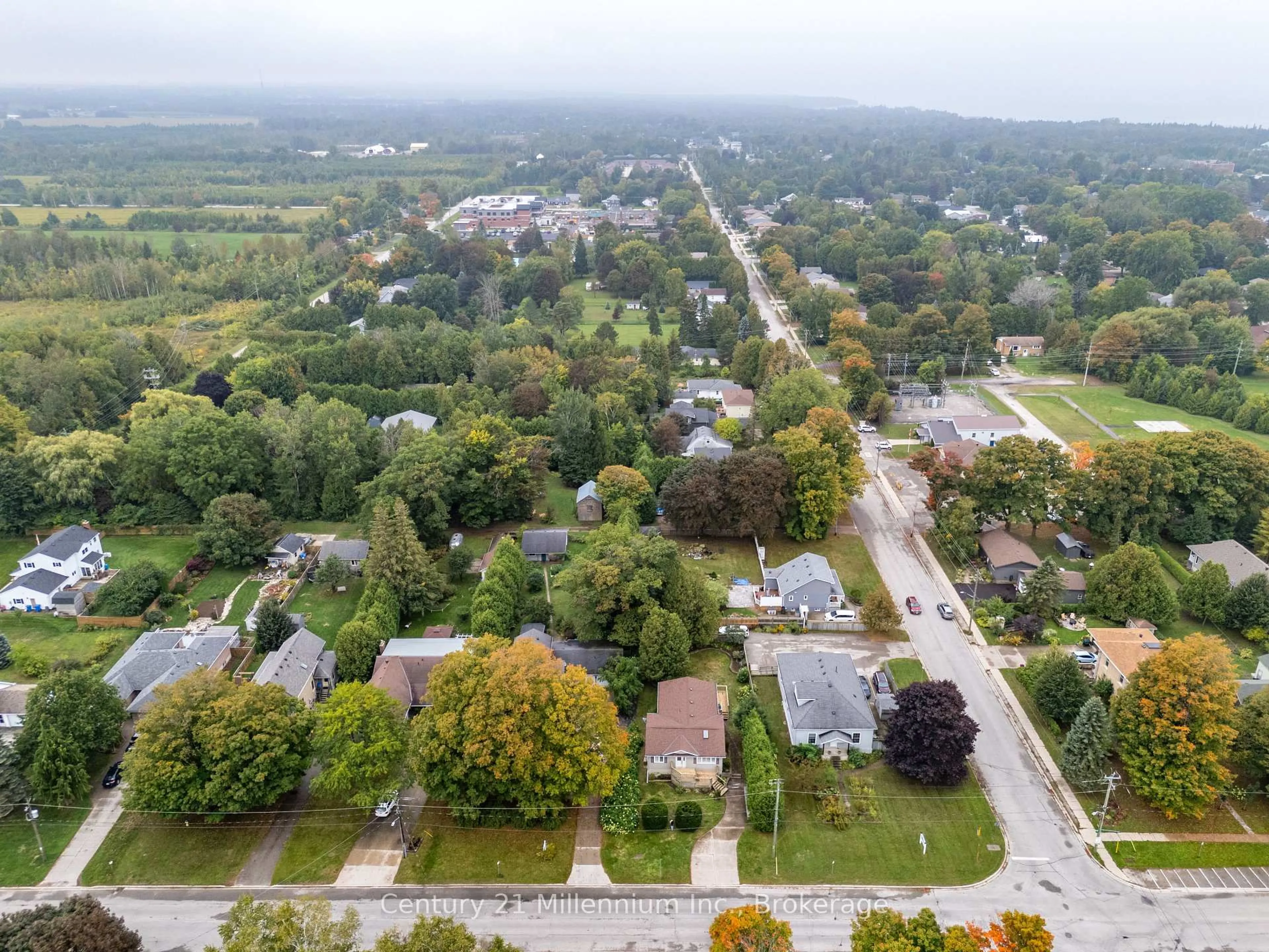 A pic from outside/outdoor area/front of a property/back of a property/a pic from drone, street for 359 High St, Saugeen Shores Ontario N0H 2L0