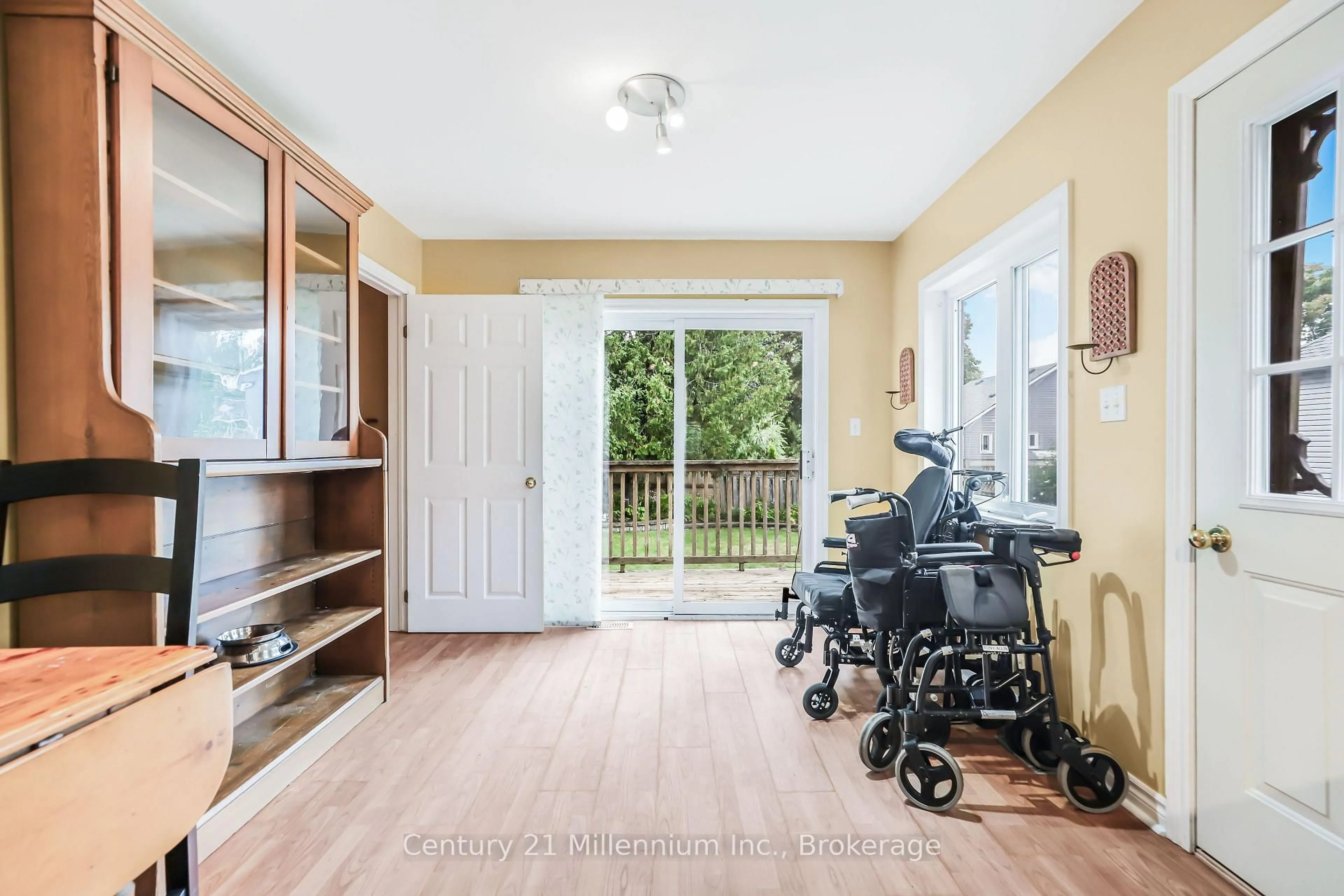 Indoor entryway for 359 High St, Saugeen Shores Ontario N0H 2L0