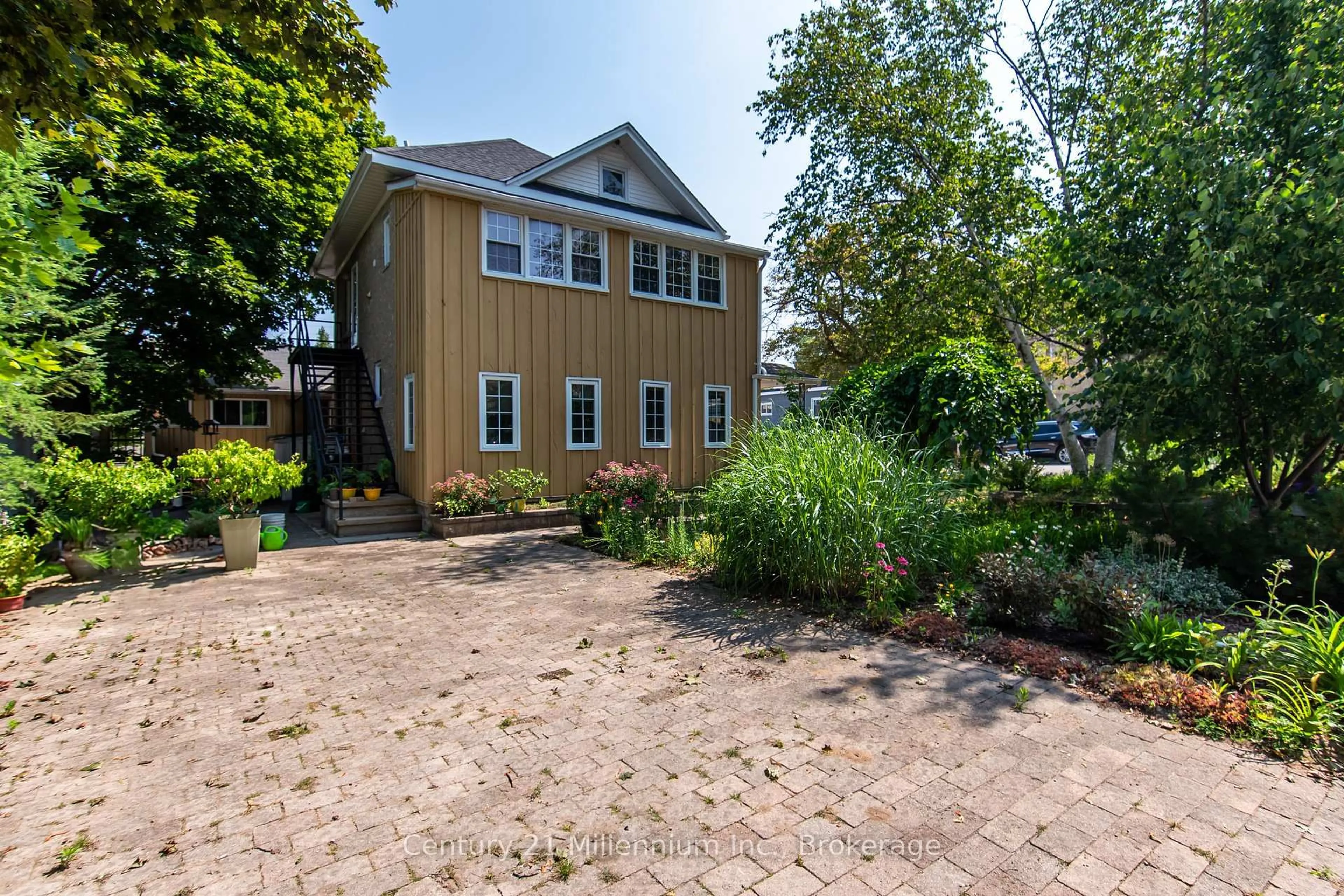 Unknown for 228 Palmerston St, Saugeen Shores Ontario N0H 2L0