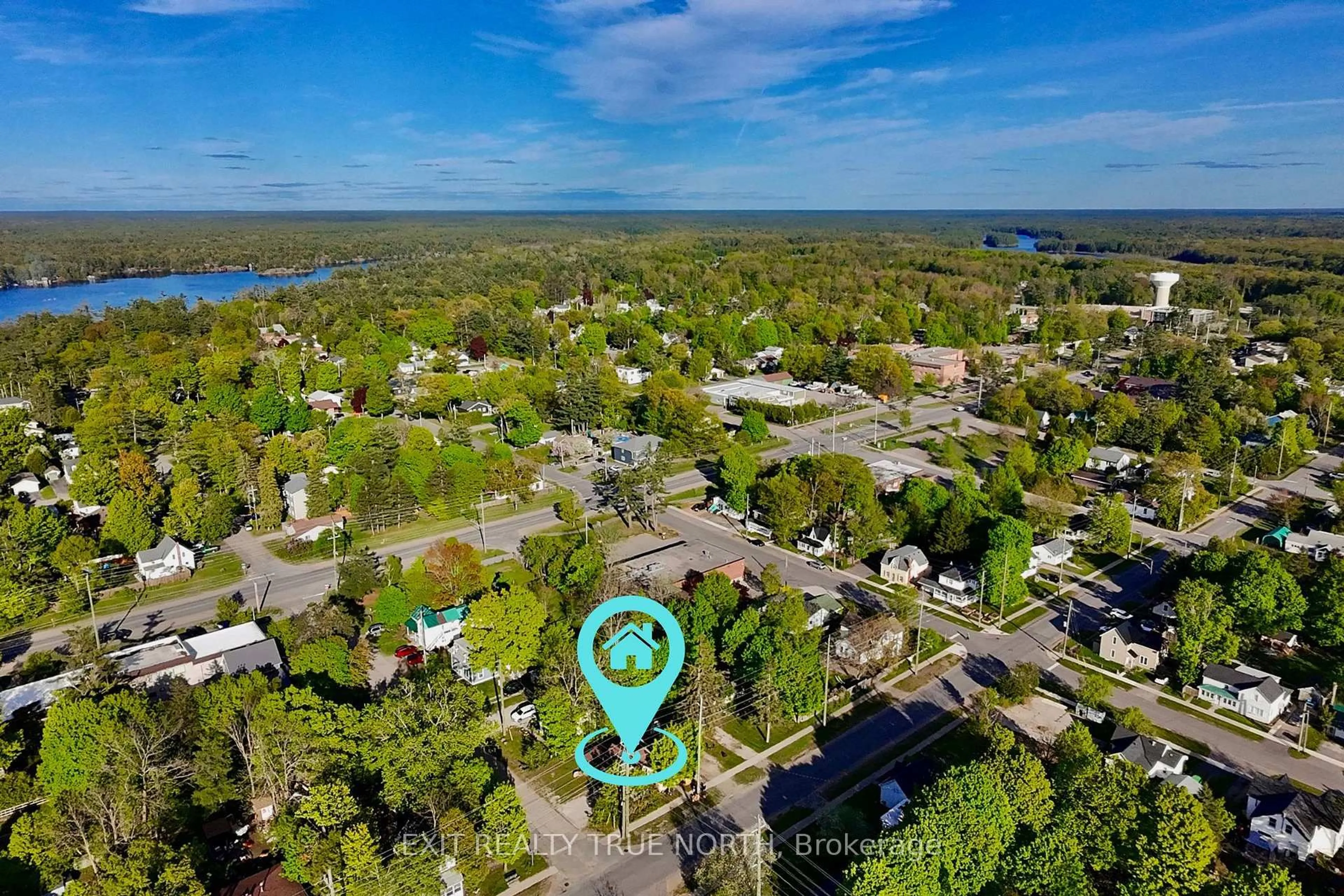 A pic from outside/outdoor area/front of a property/back of a property/a pic from drone, water/lake/river/ocean view for 211 Bishop St, Gravenhurst Ontario P1P 1J5