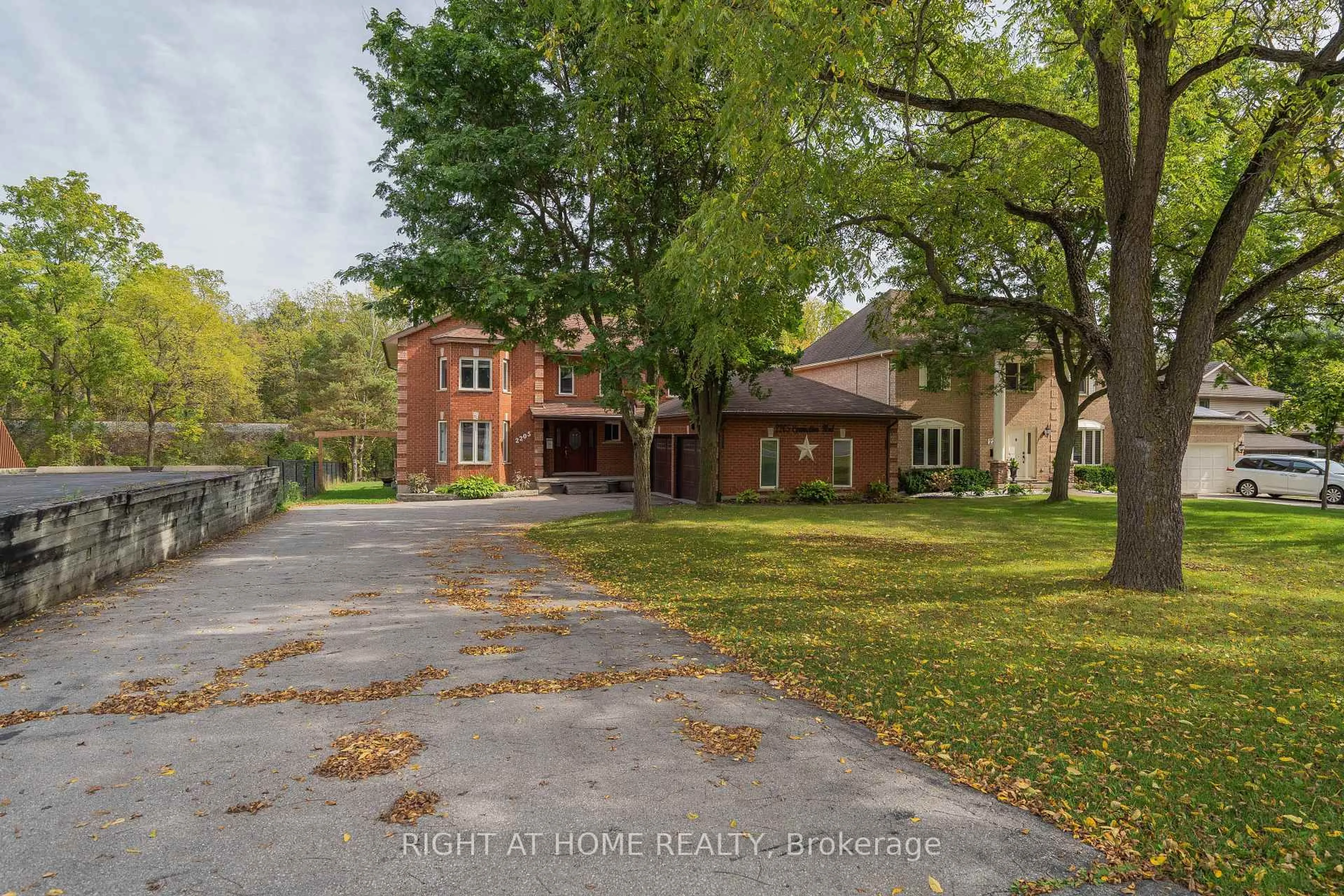 Unknown for 2205 Coronation Blvd, Cambridge Ontario N3H 3S1