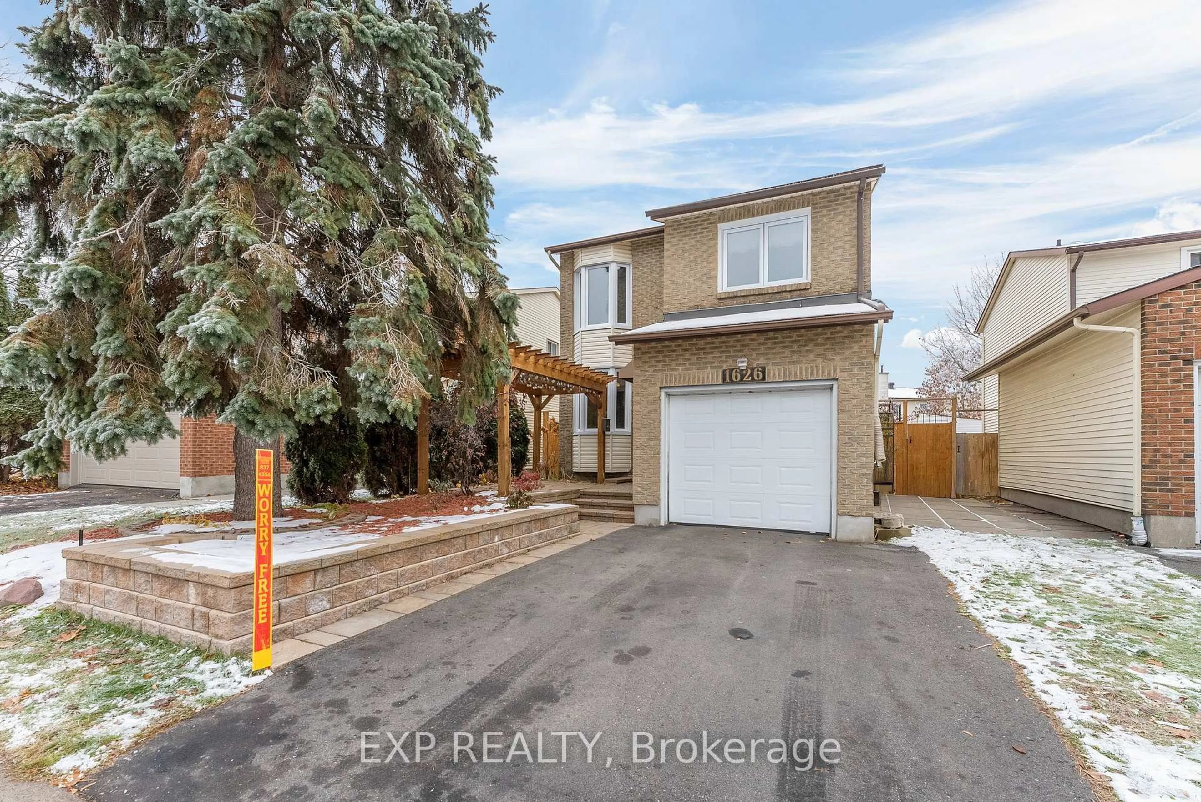 A pic from outside/outdoor area/front of a property/back of a property/a pic from drone, street for 1626 Prestwick Dr, Orleans Ontario K1E 2Y1