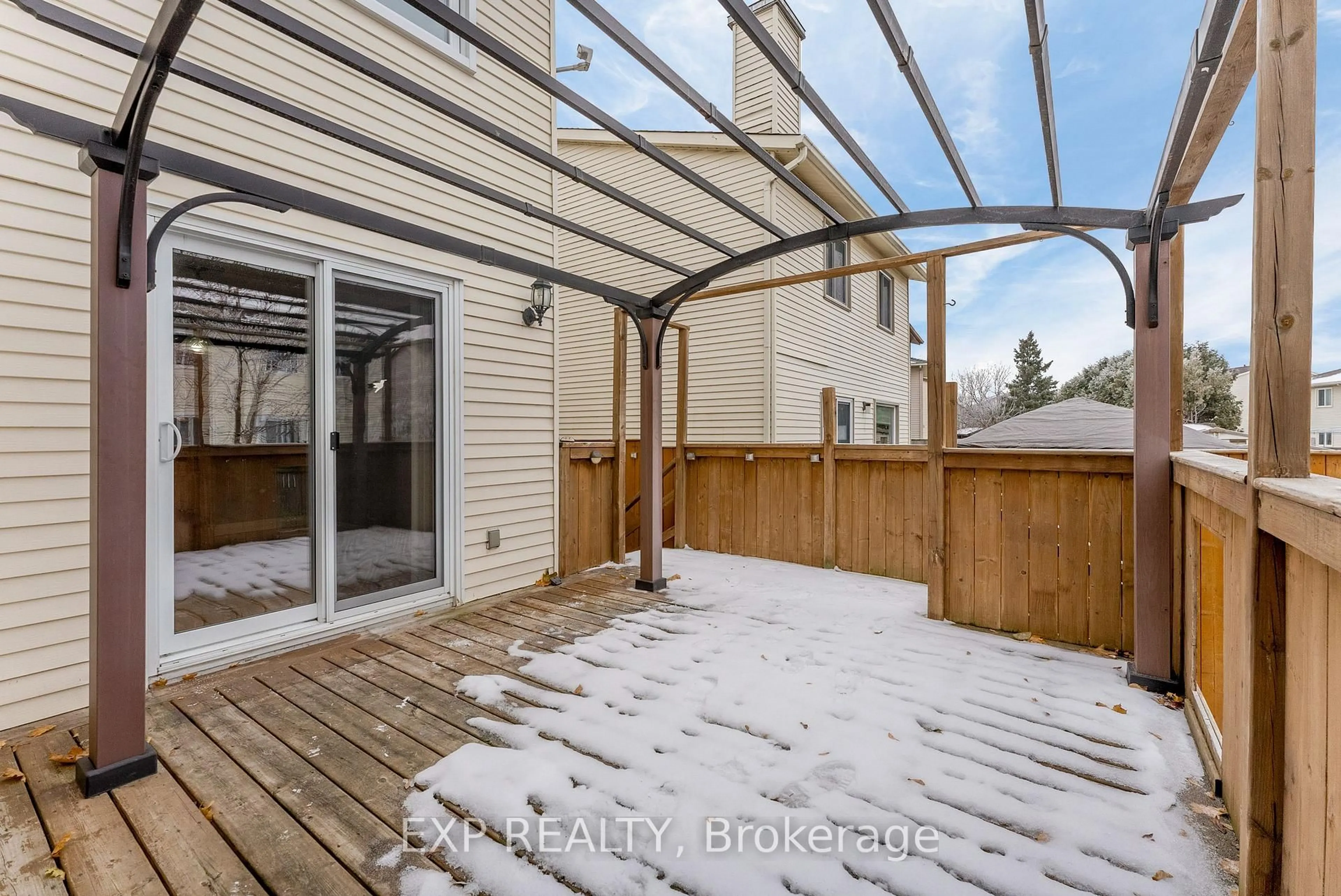 Patio, street for 1626 Prestwick Dr, Orleans Ontario K1E 2Y1