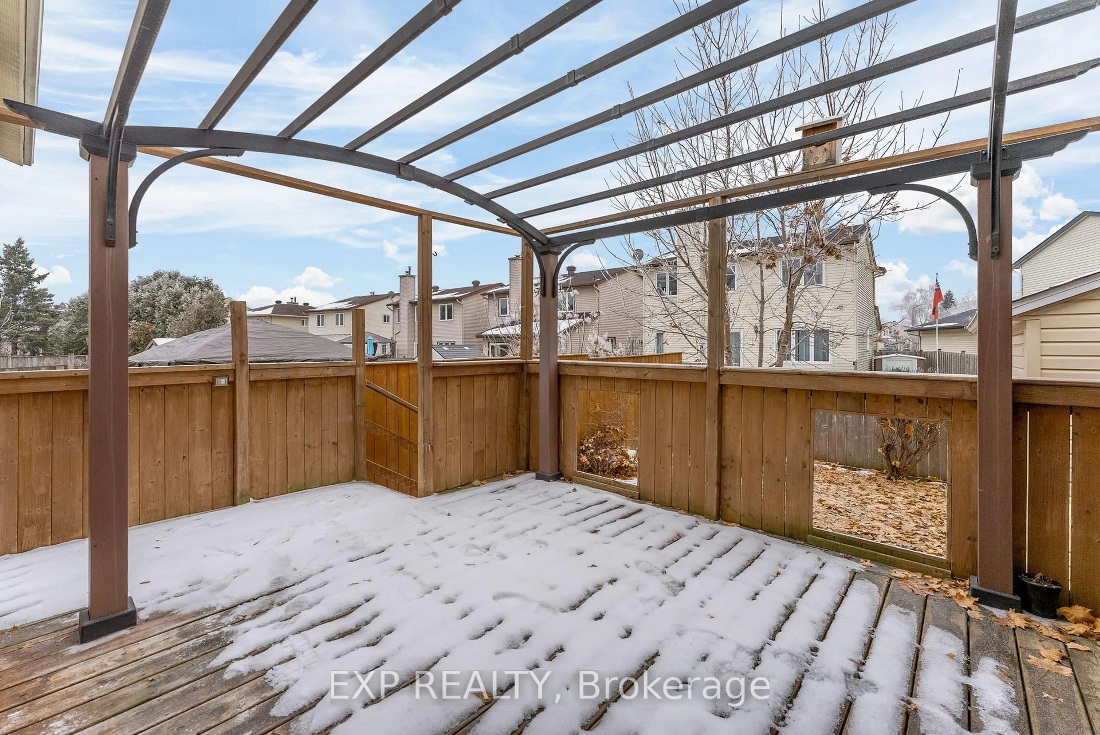 Patio, street for 1626 Prestwick Dr, Orleans Ontario K1E 2Y1