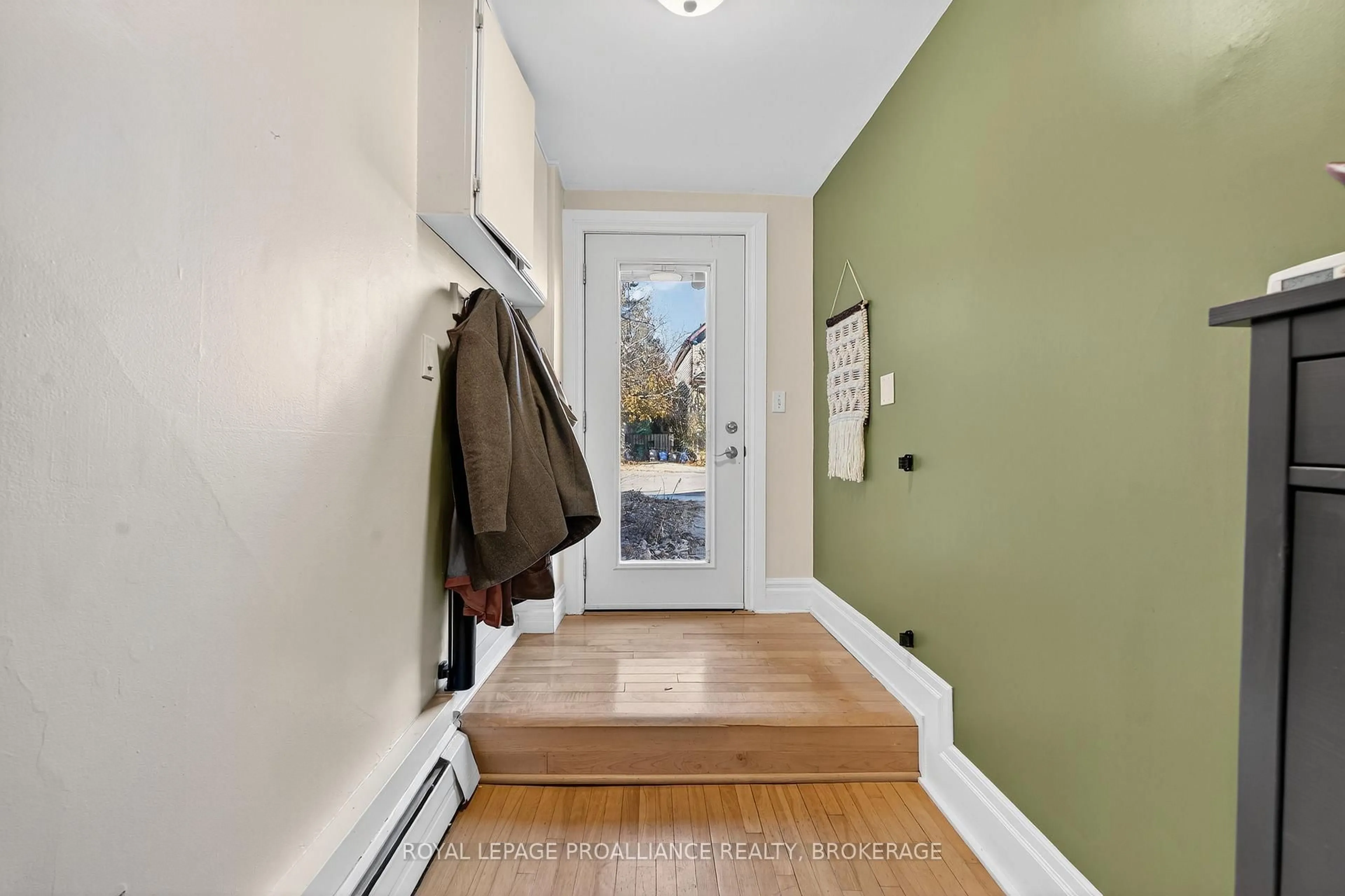 Indoor entryway for 16 Pine St, Kingston Ontario K7K 1W1