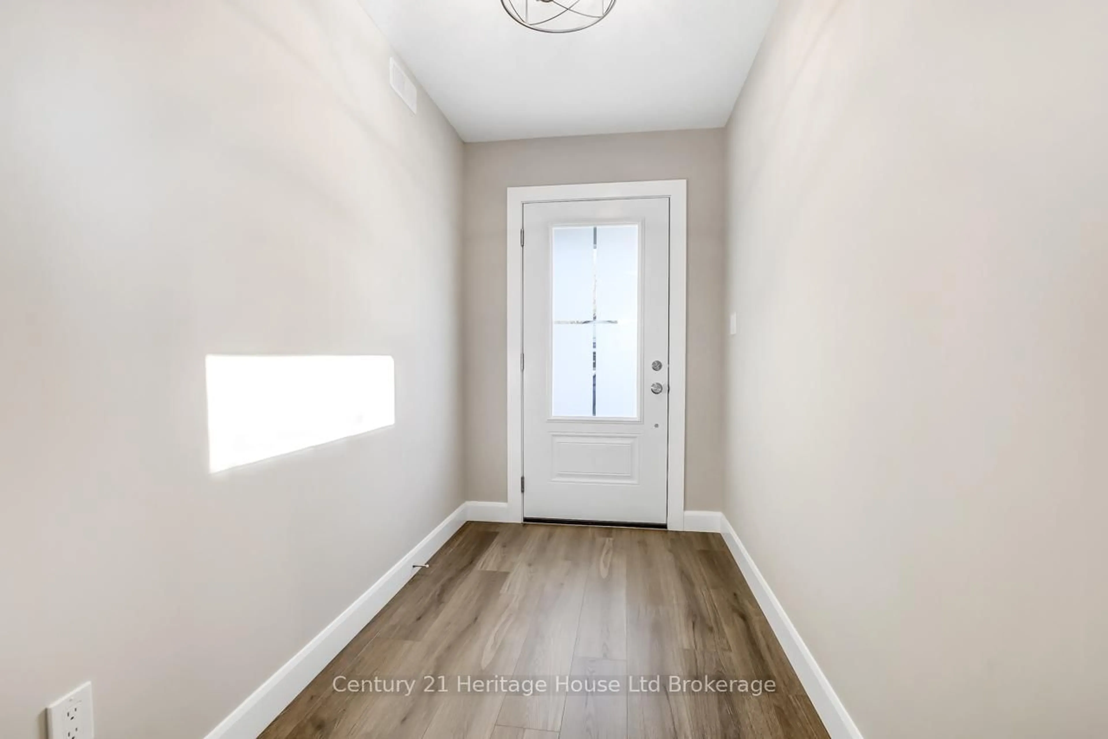 Indoor entryway for 846 Water St, Woodstock Ontario N4S 1S7