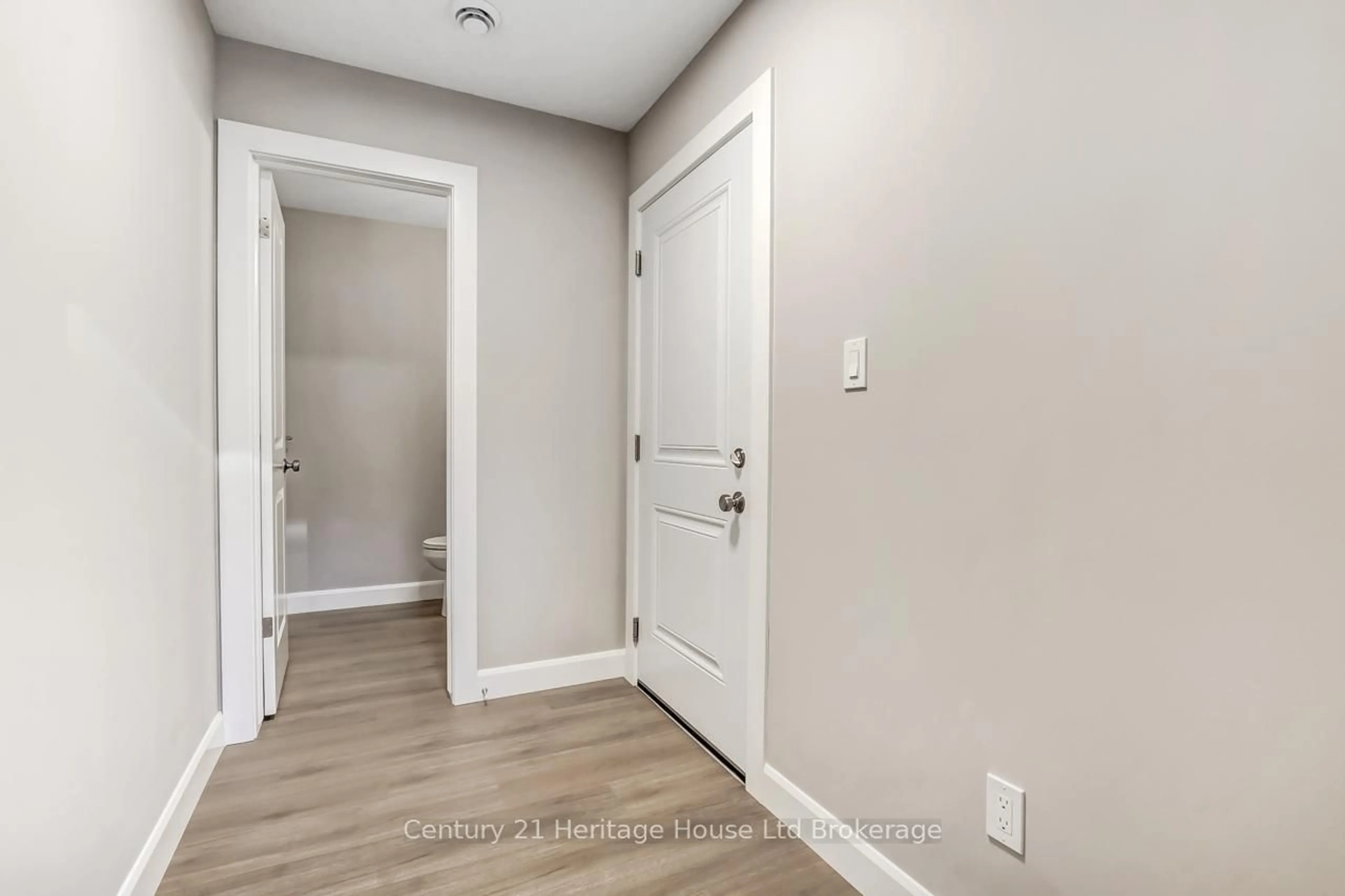 Indoor entryway for 846 Water St, Woodstock Ontario N4S 1S7