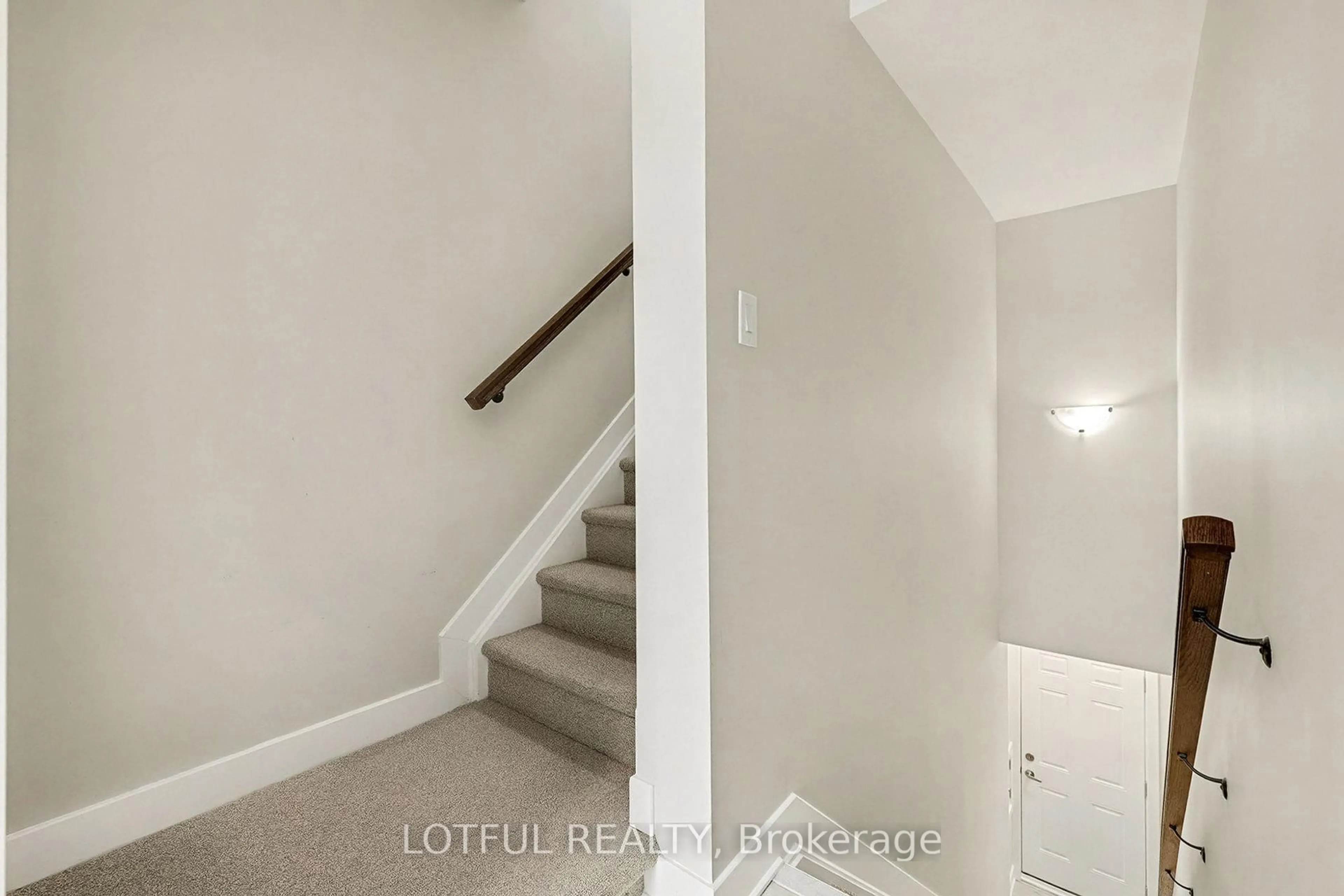 Stairs for 842 Ralph Hennesy Ave, Ottawa Ontario K1X 0E4