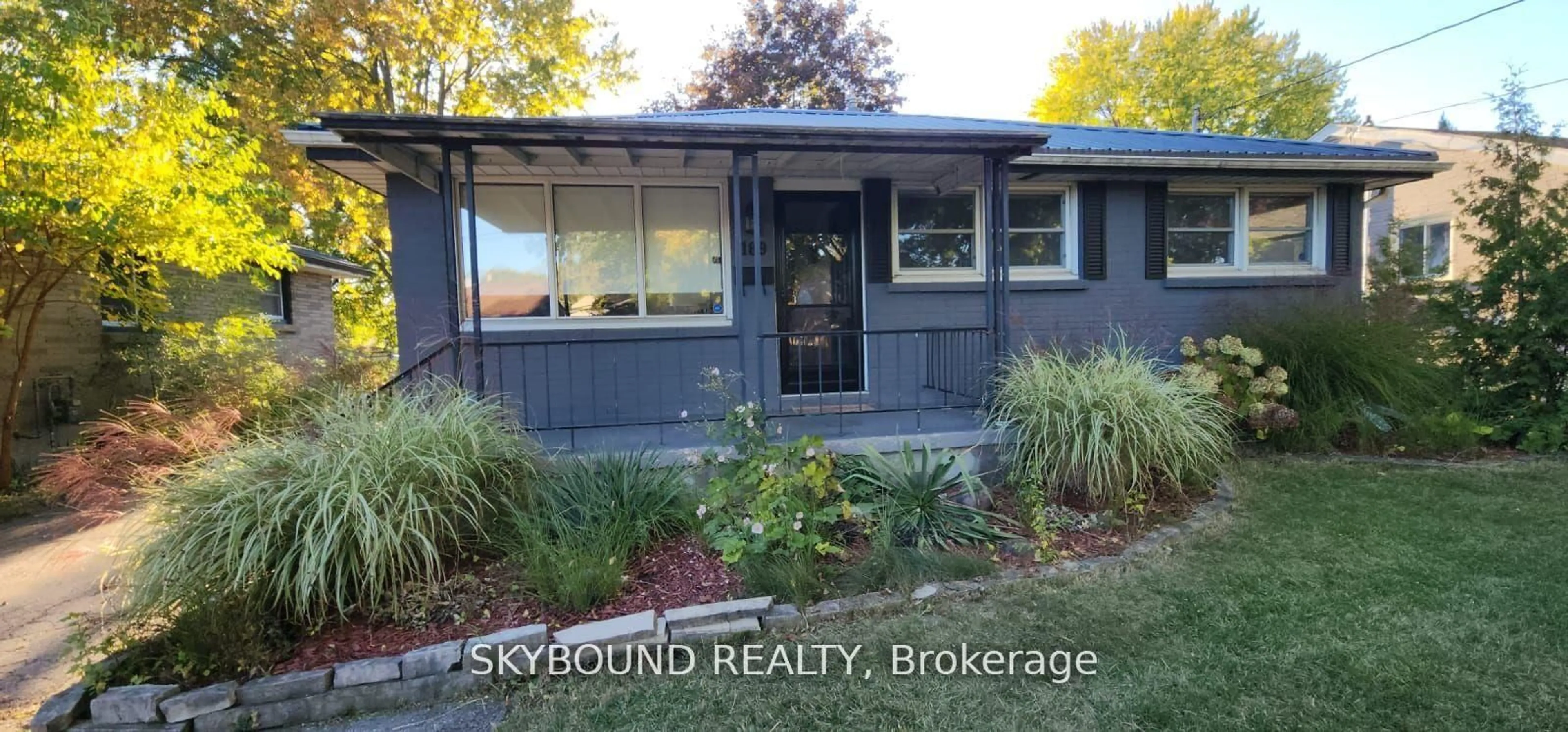 Home with vinyl exterior material, street for 189 Goddard Blvd, London East Ontario N5W 4Z9