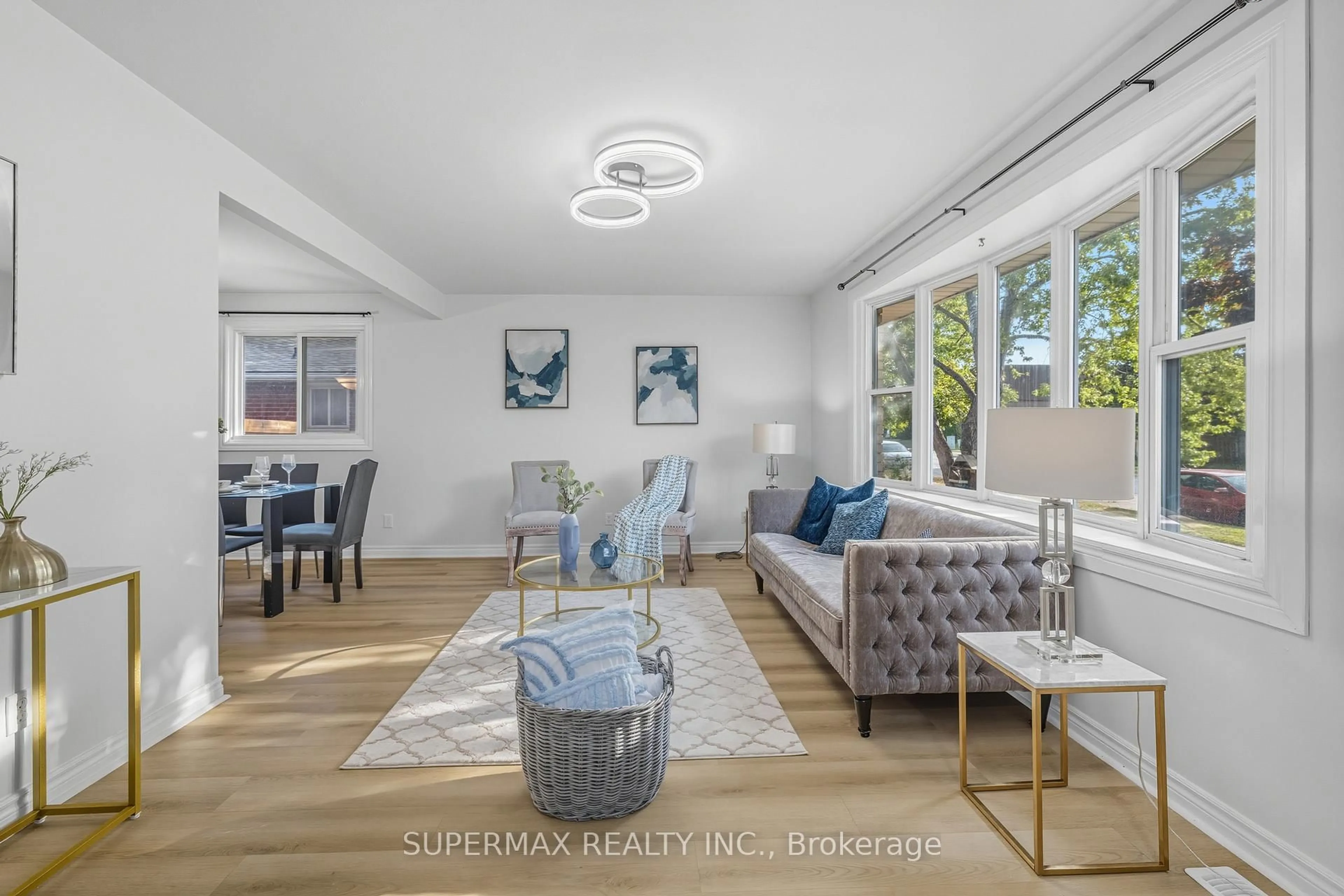 Living room with furniture, unknown for 213 Highview Dr, St. Thomas Ontario N5R 5H6