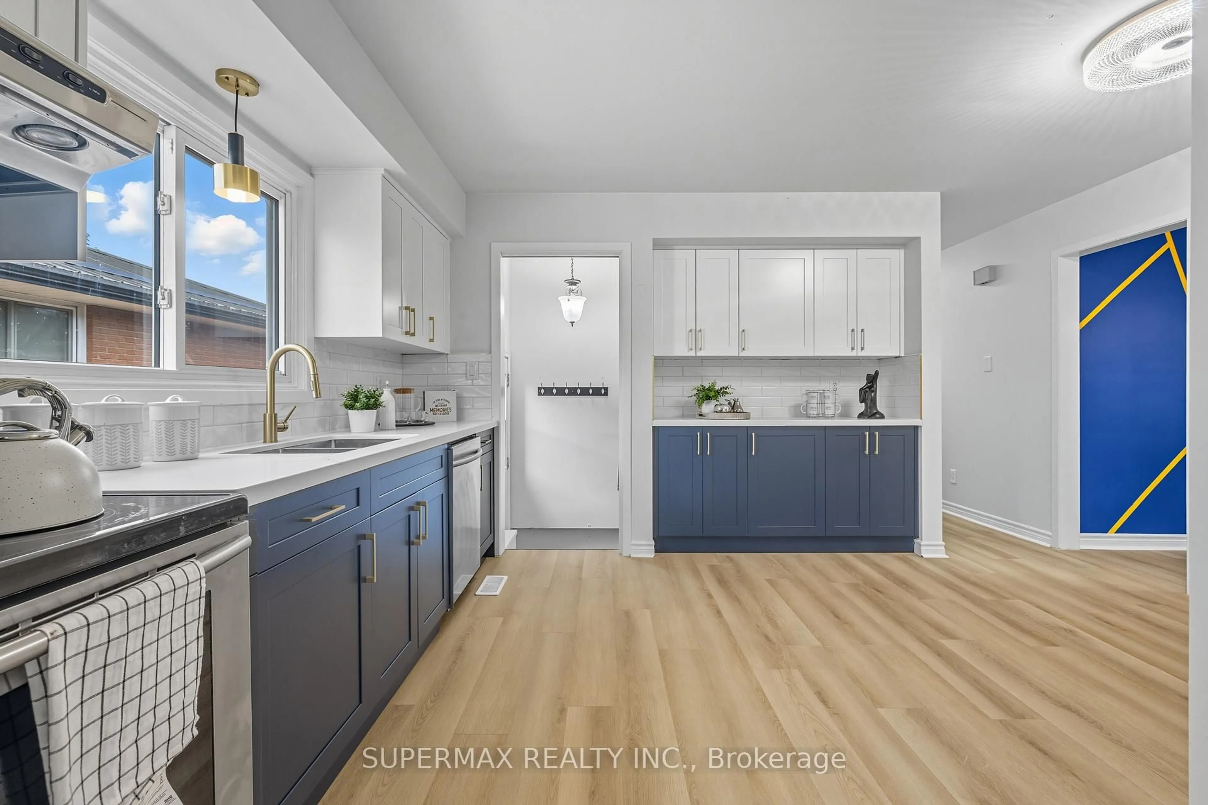 Open concept kitchen, unknown for 213 Highview Dr, St. Thomas Ontario N5R 5H6