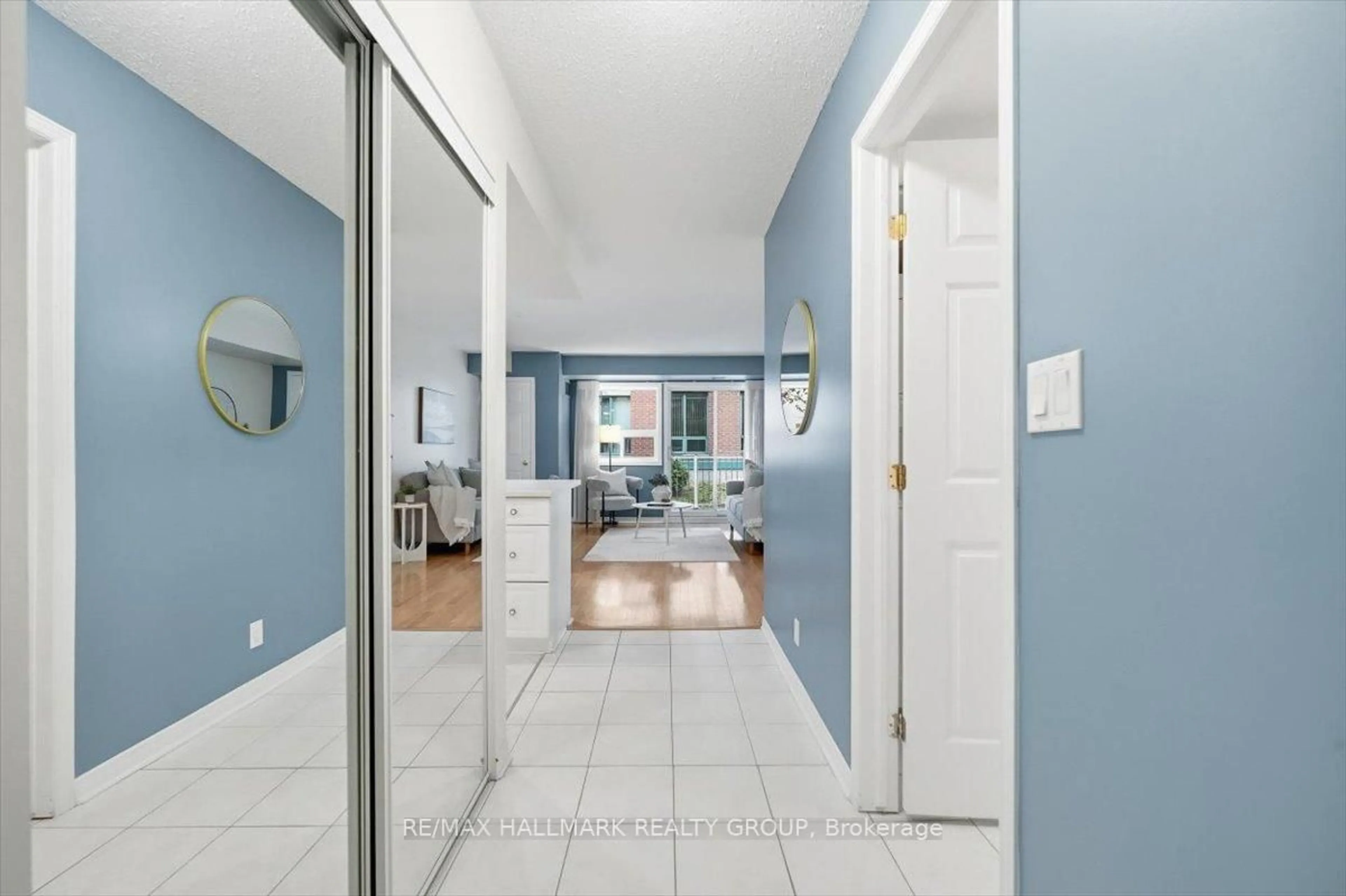 Indoor entryway for 320 Centrum Blvd #206, Orleans Ontario K1E 3X9