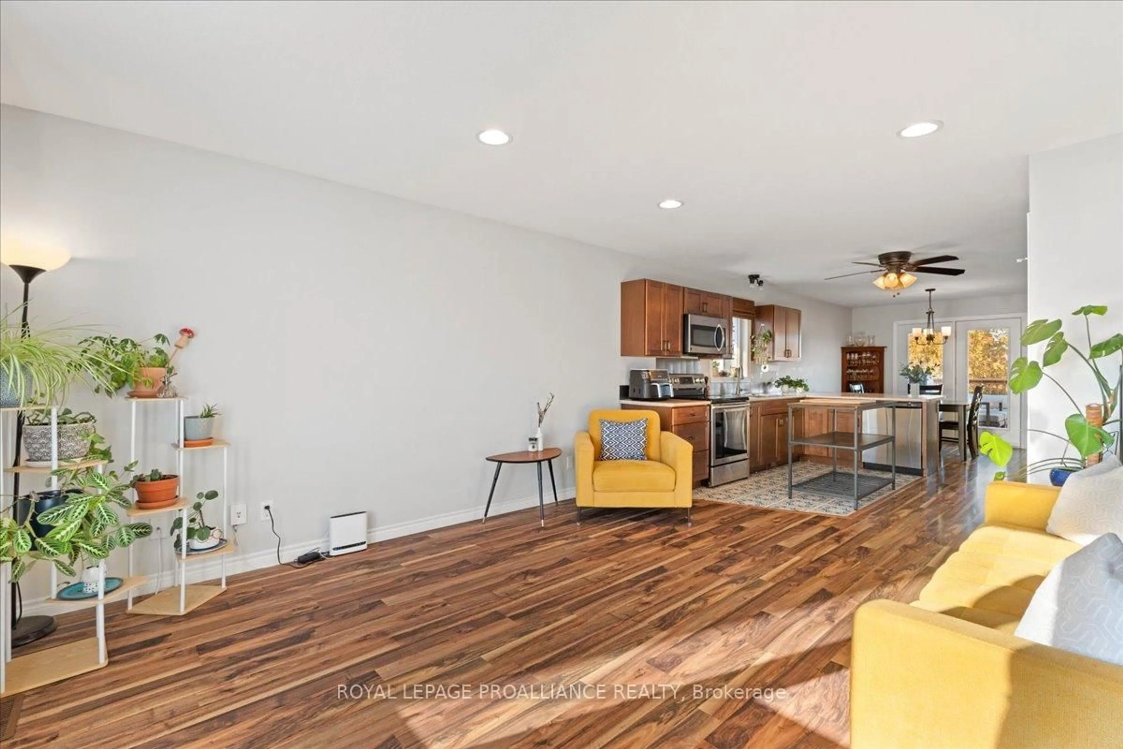 Open concept kitchen, unknown for 189 Nicholas St, Quinte West Ontario K8V 6E8