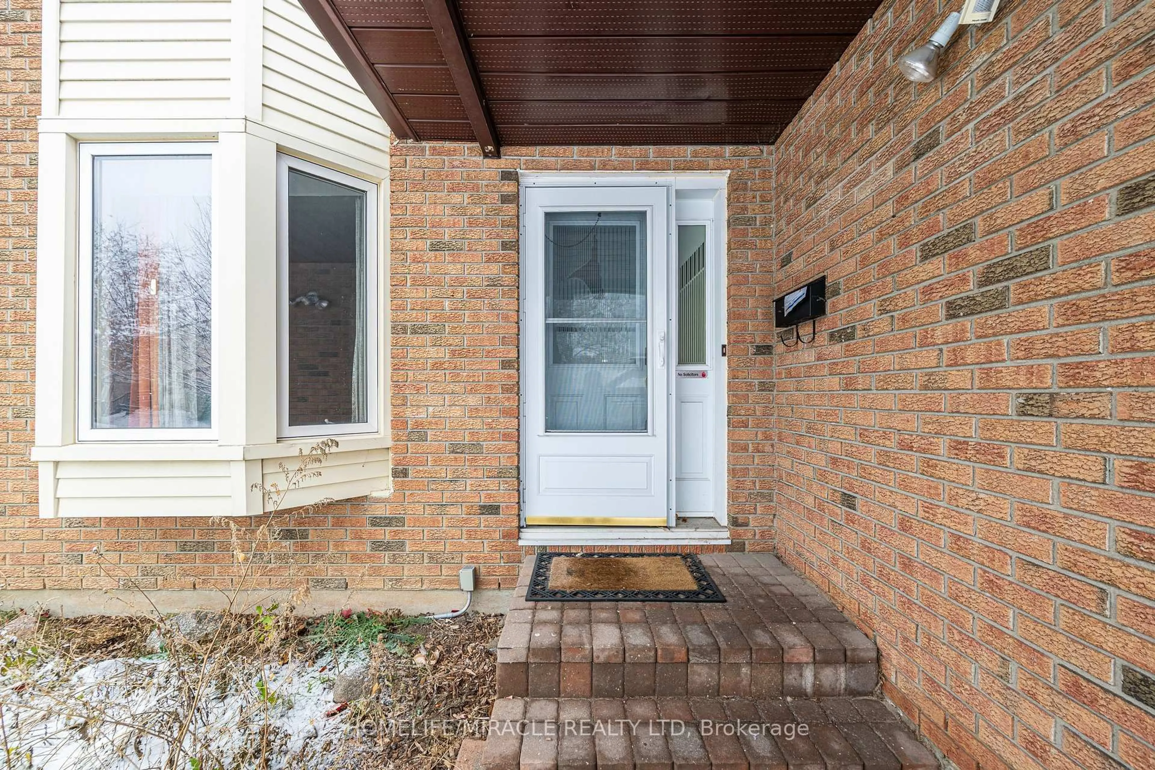 Indoor entryway for 1799 Bromont Way, Ottawa Ontario K1C 5H9