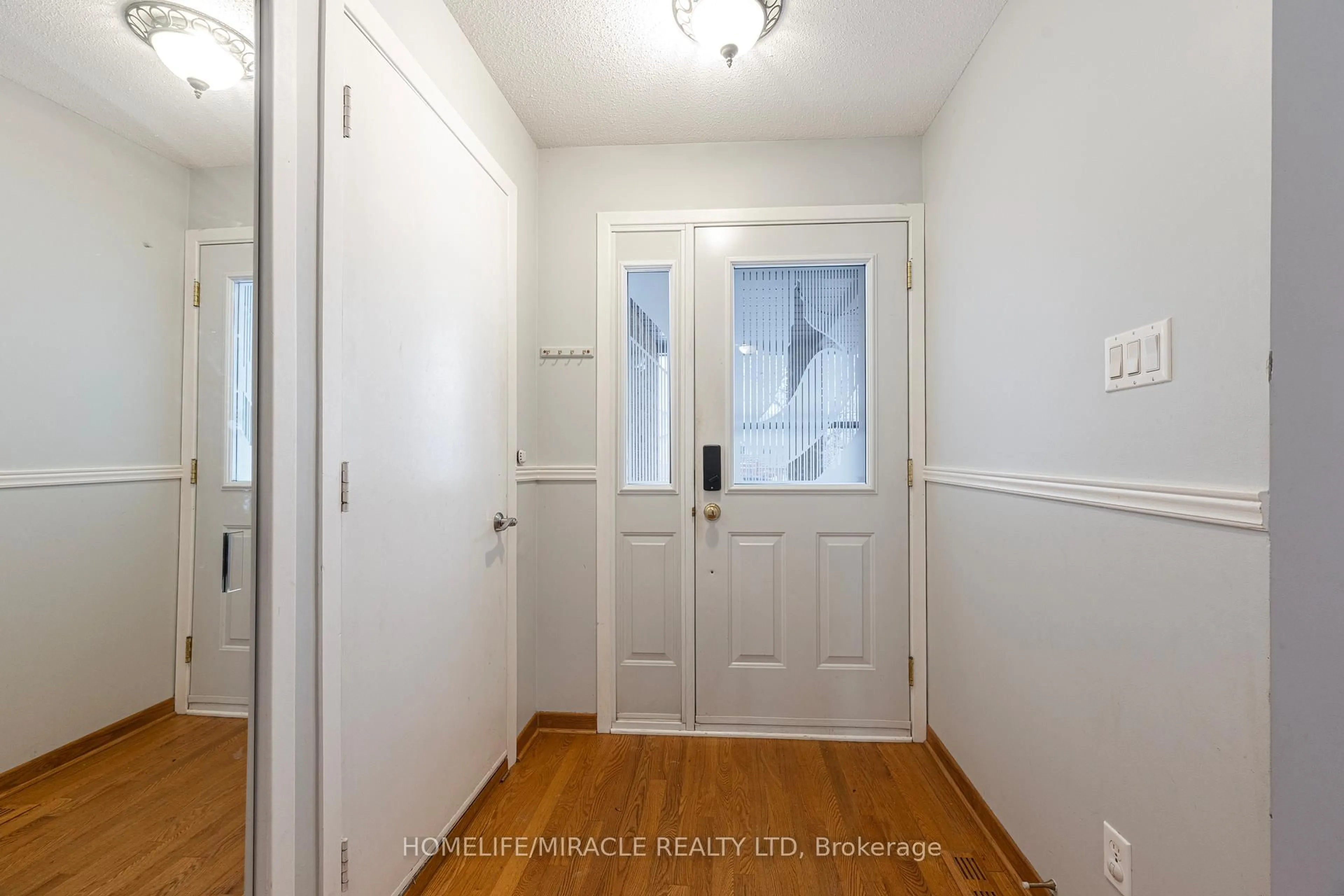 Indoor entryway for 1799 Bromont Way, Ottawa Ontario K1C 5H9