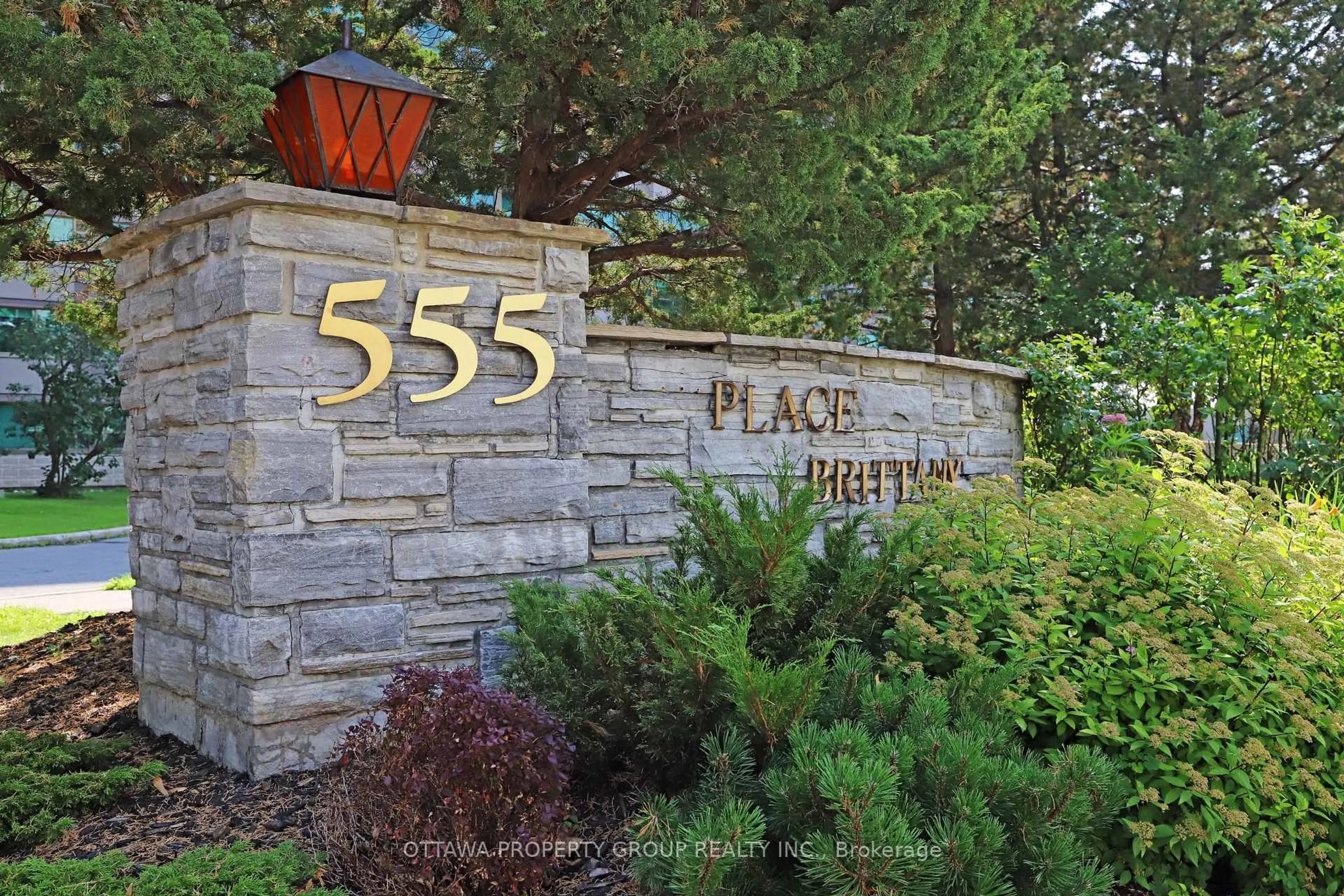 Unknown for 555 Brittany Dr #416, Ottawa Ontario K1K 4C5