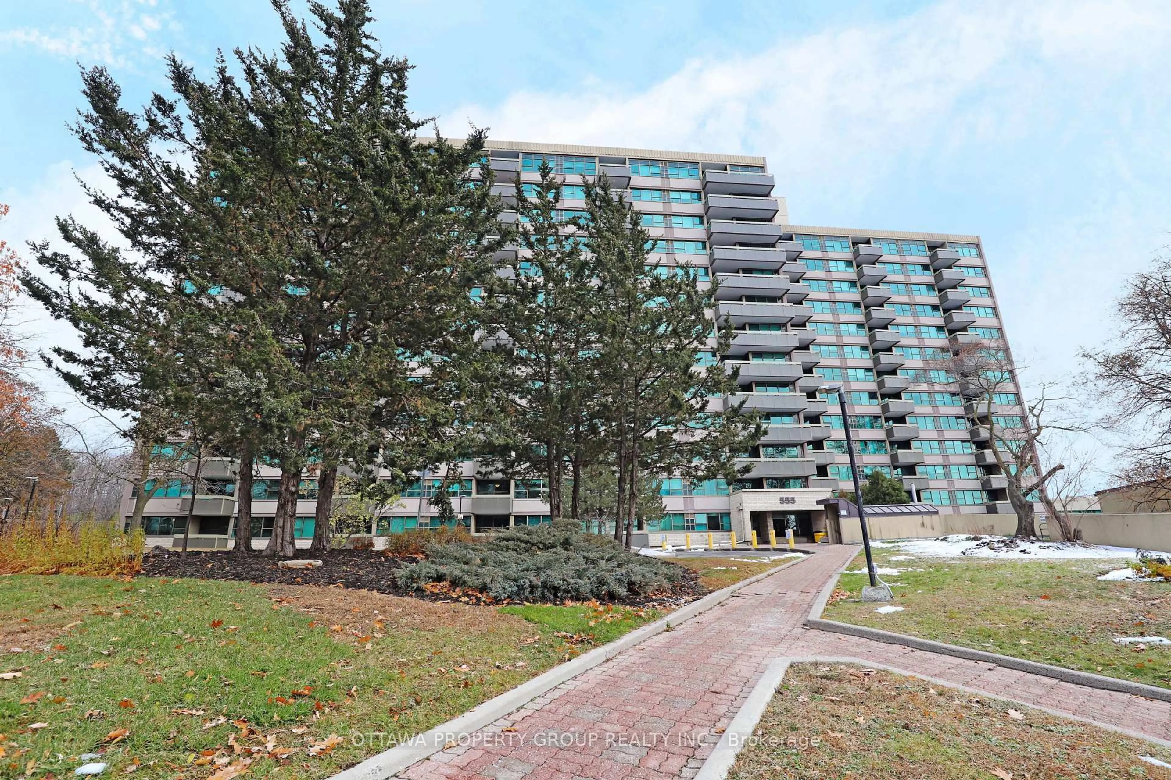 Patio, building for 555 Brittany Dr #416, Ottawa Ontario K1K 4C5