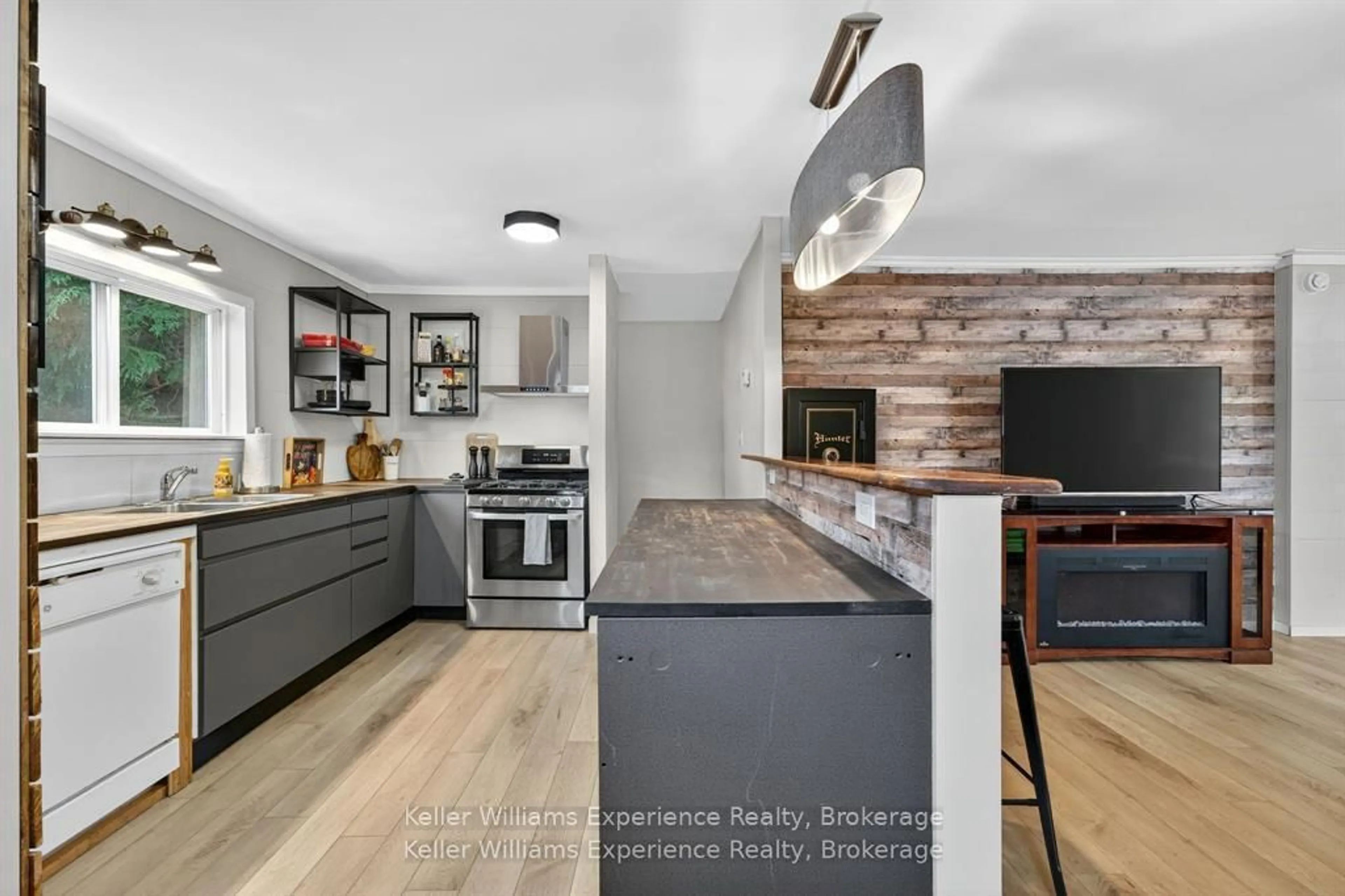 Open concept kitchen, unknown for 194 ANN St, Bracebridge Ontario P1L 1L8