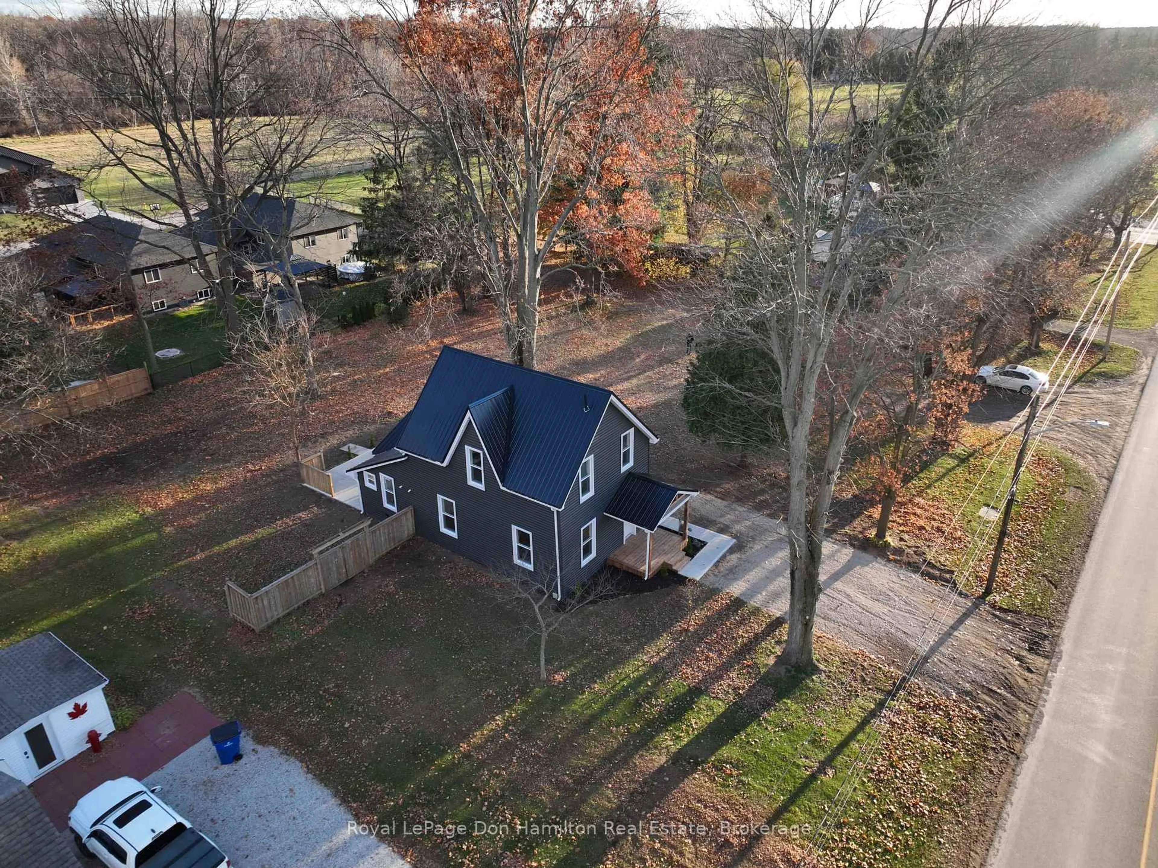 A pic from outside/outdoor area/front of a property/back of a property/a pic from drone, unknown for 385 Elm St, Chatham-Kent Ontario N0P 1C0