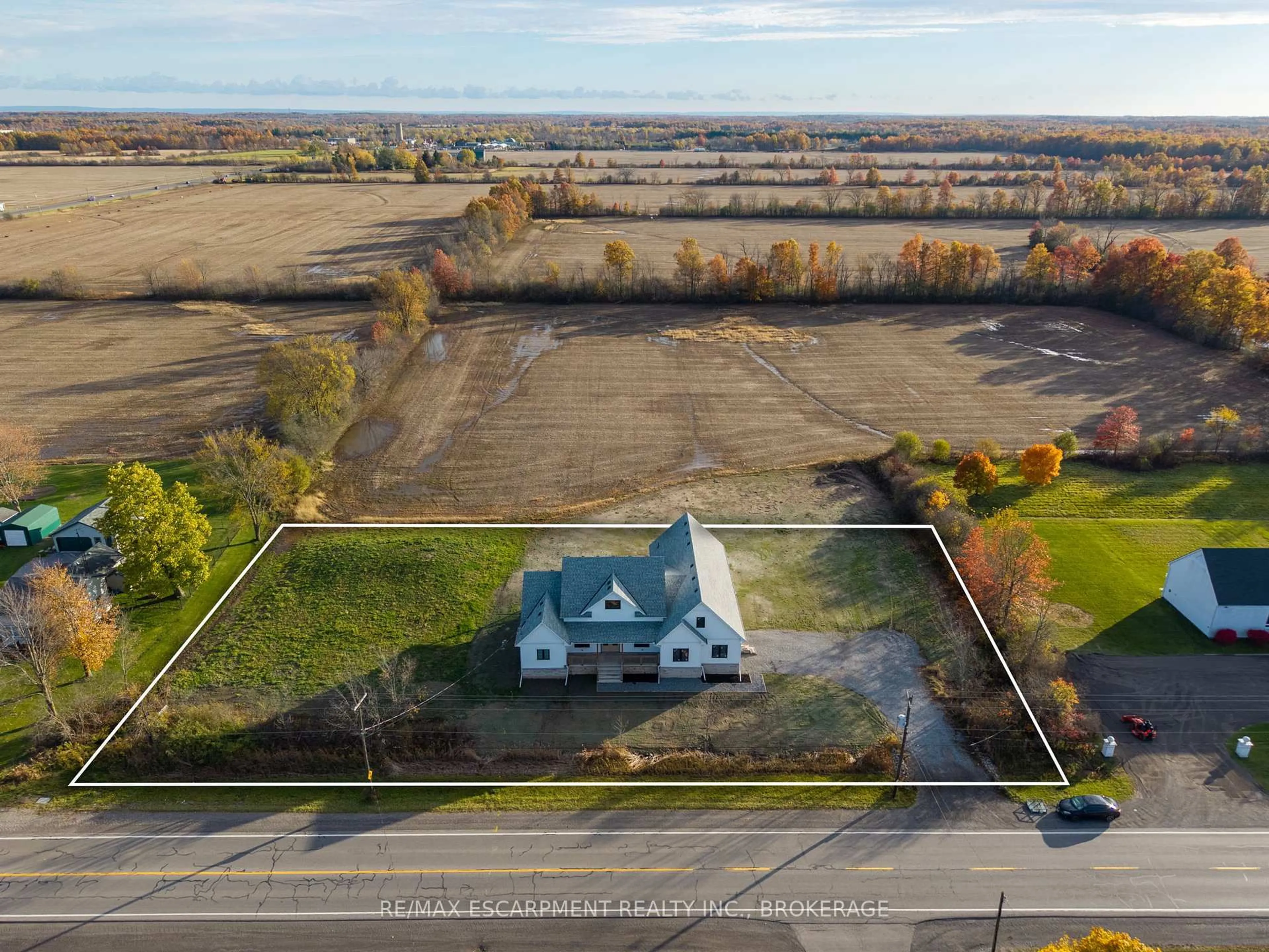 A pic from outside/outdoor area/front of a property/back of a property/a pic from drone, water/lake/river/ocean view for 3809 Netherby Rd, Fort Erie Ontario L0S 1S0