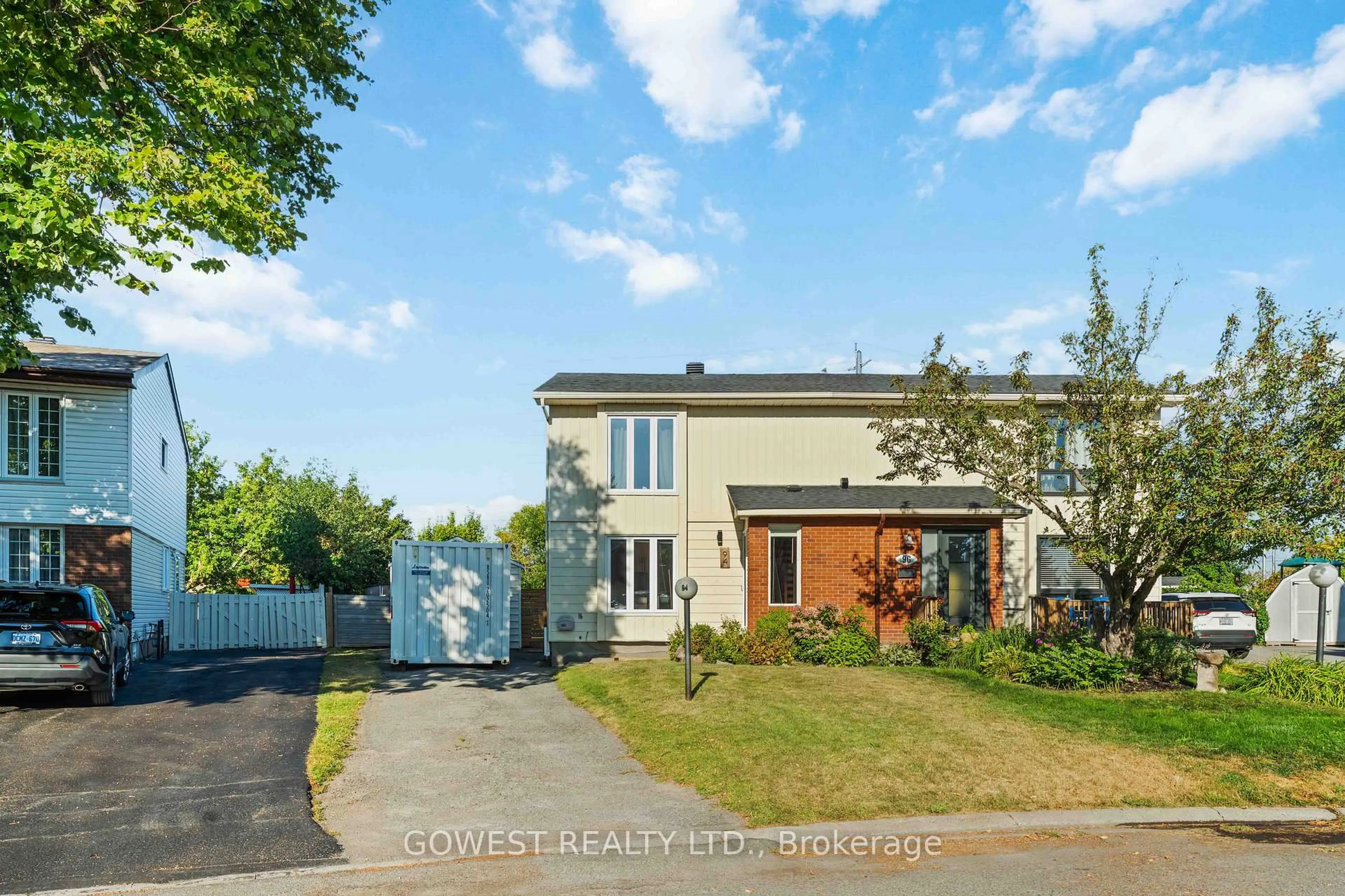 A pic from outside/outdoor area/front of a property/back of a property/a pic from drone, street for 94 Fieldgate Dr, Ottawa Ontario K2J 1T9