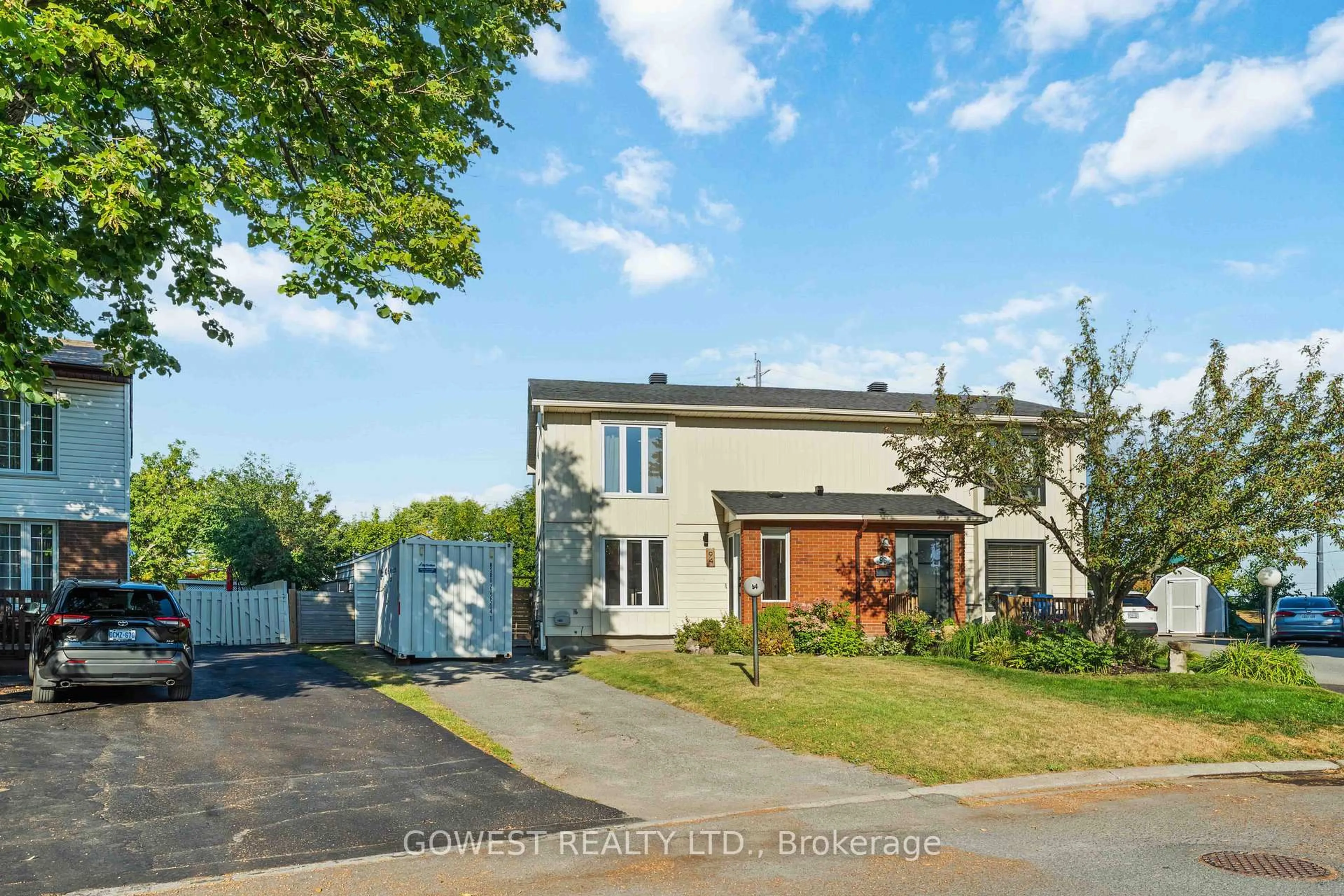 A pic from outside/outdoor area/front of a property/back of a property/a pic from drone, street for 94 Fieldgate Dr, Ottawa Ontario K2J 1T9