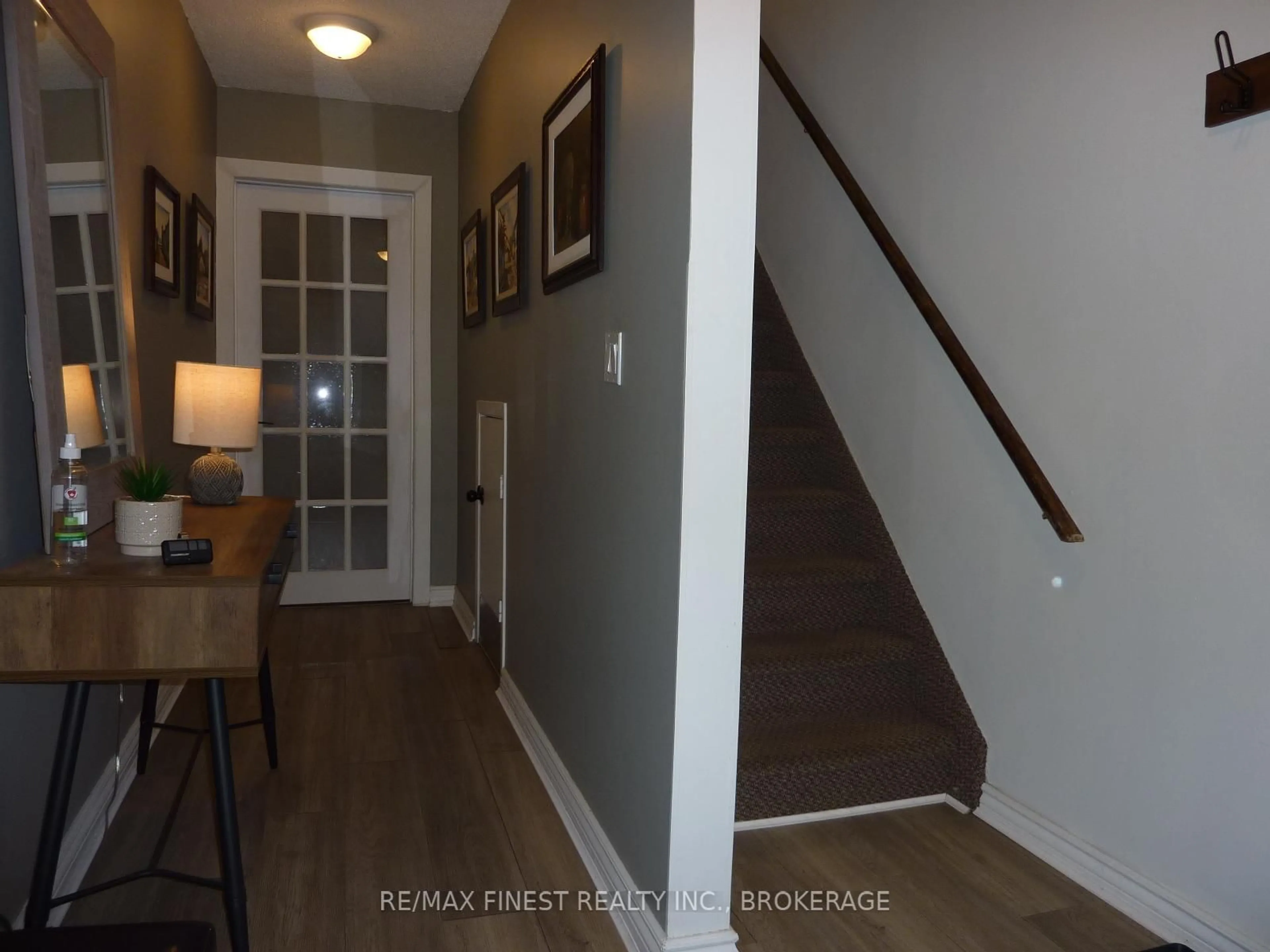 Indoor entryway for 1081 Craig Lane, Kingston Ontario K7M 7R3