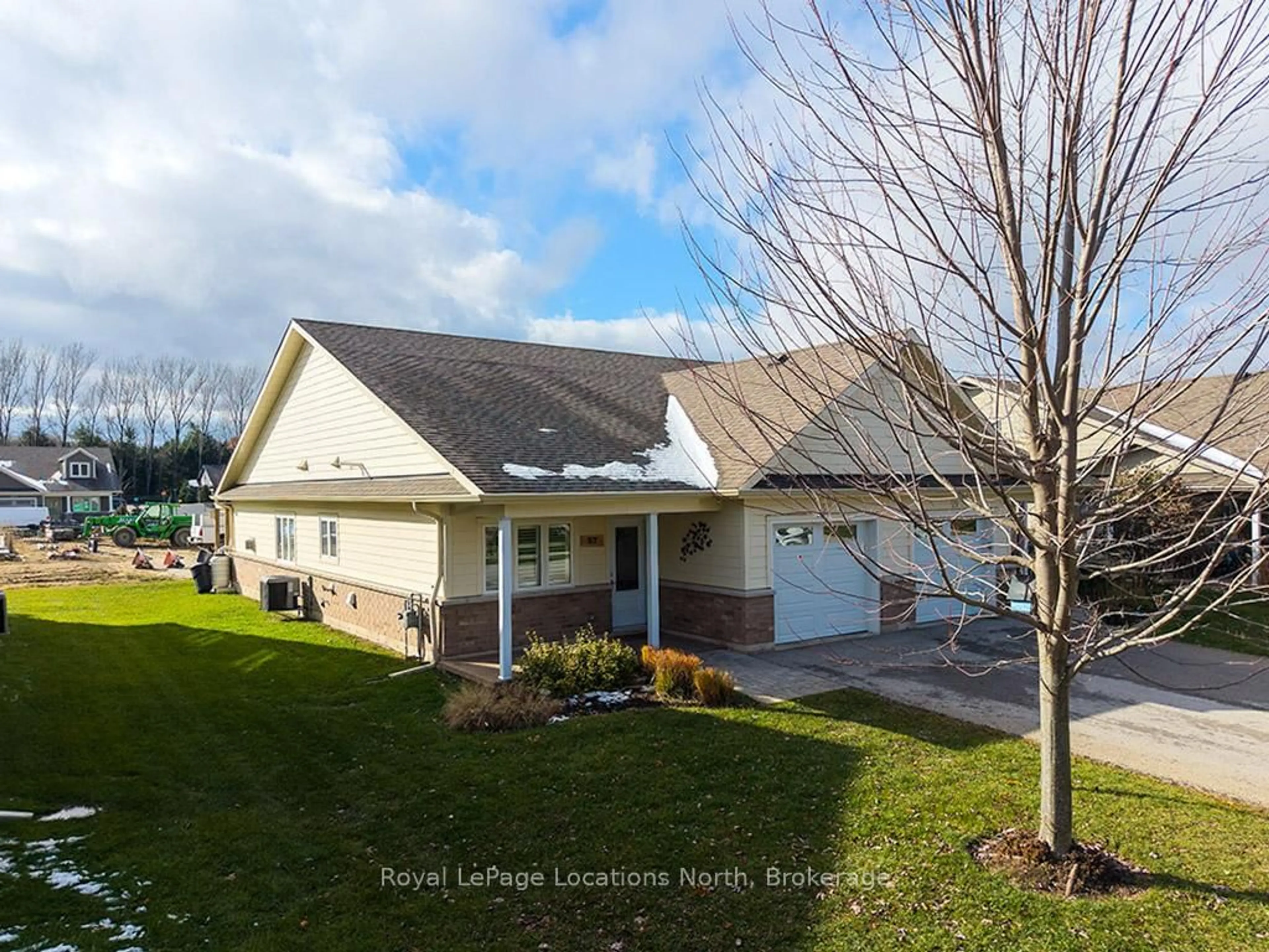 Home with vinyl exterior material, water/lake/river/ocean view for 57 Napier St, Blue Mountains Ontario N0H 2P0